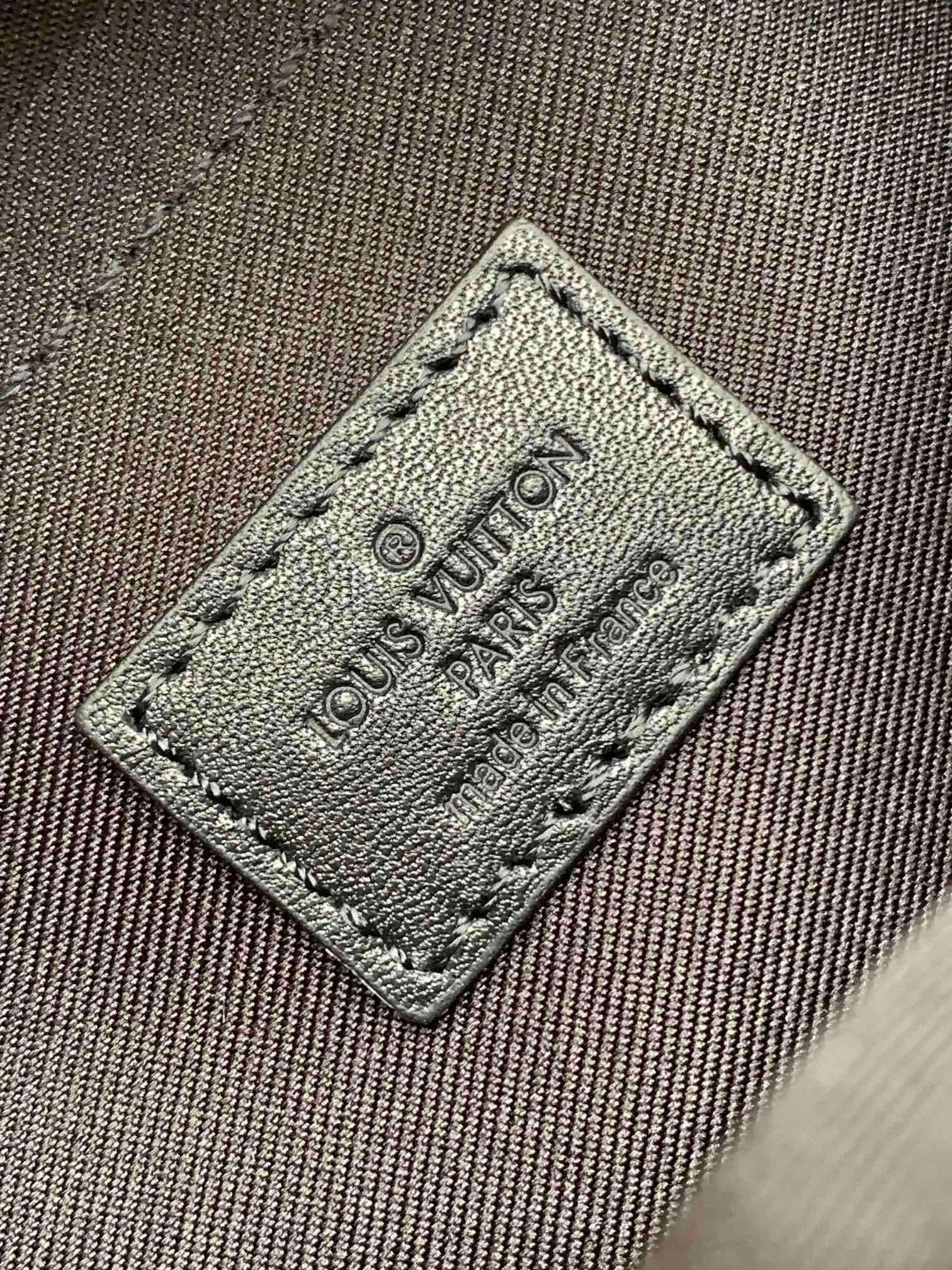 1:1 Replica LV crossbody bag