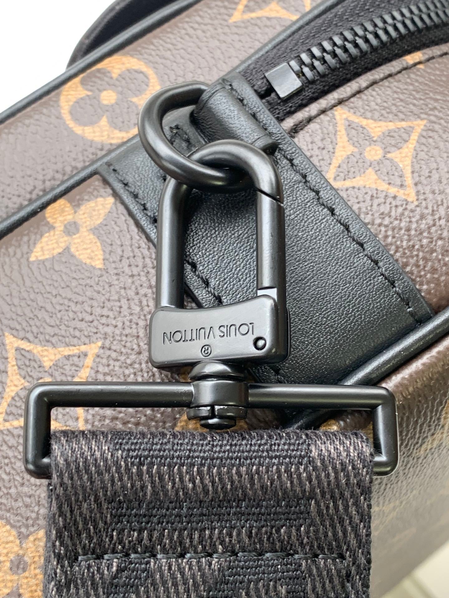 1:1 Replica LV crossbody bag
