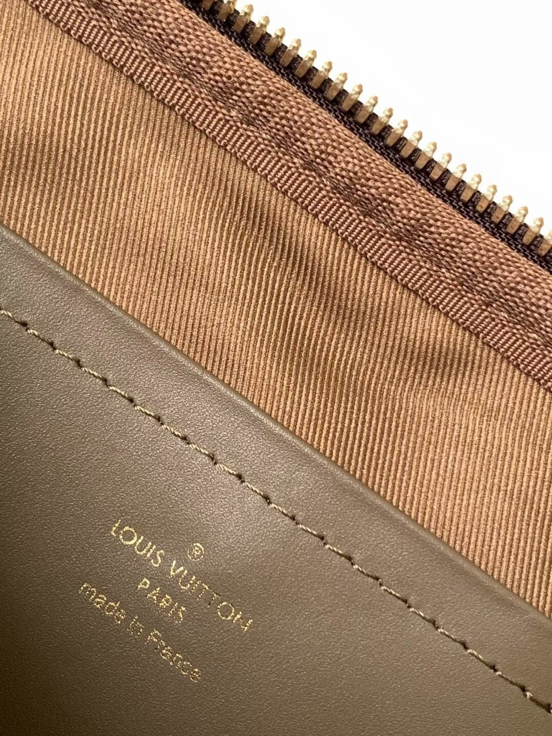 1:1 Replica LV crossbody bag