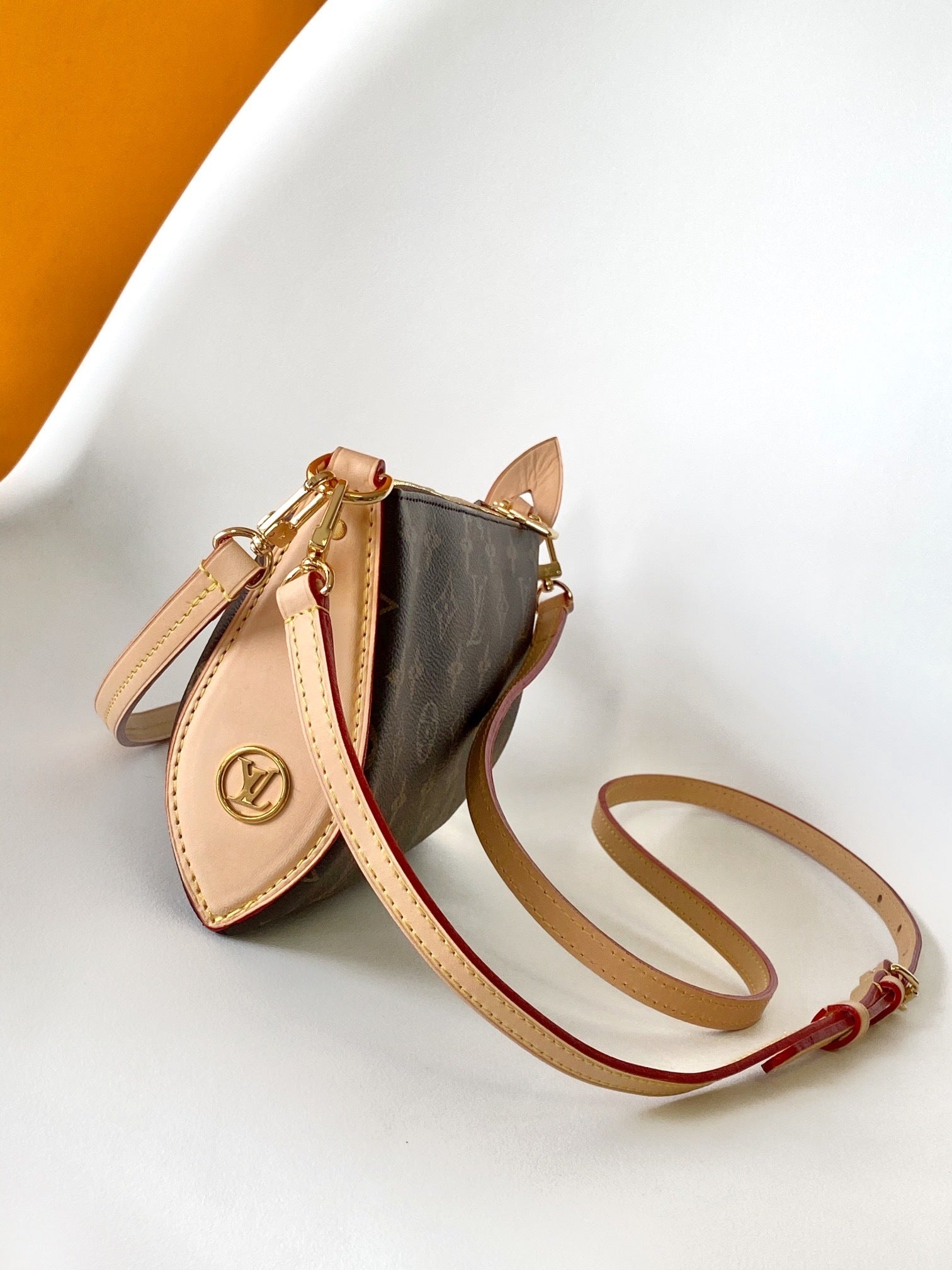 1:1 Replica LV chain bag