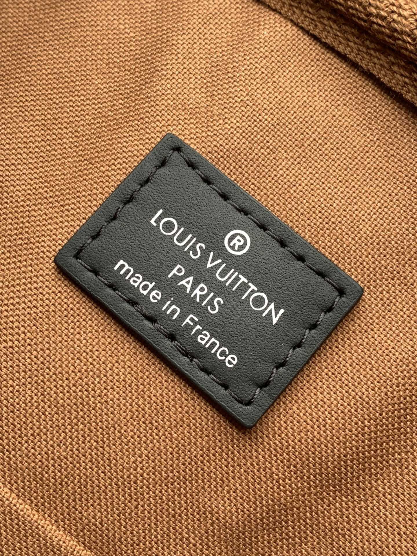 1:1 Replica LV handbag