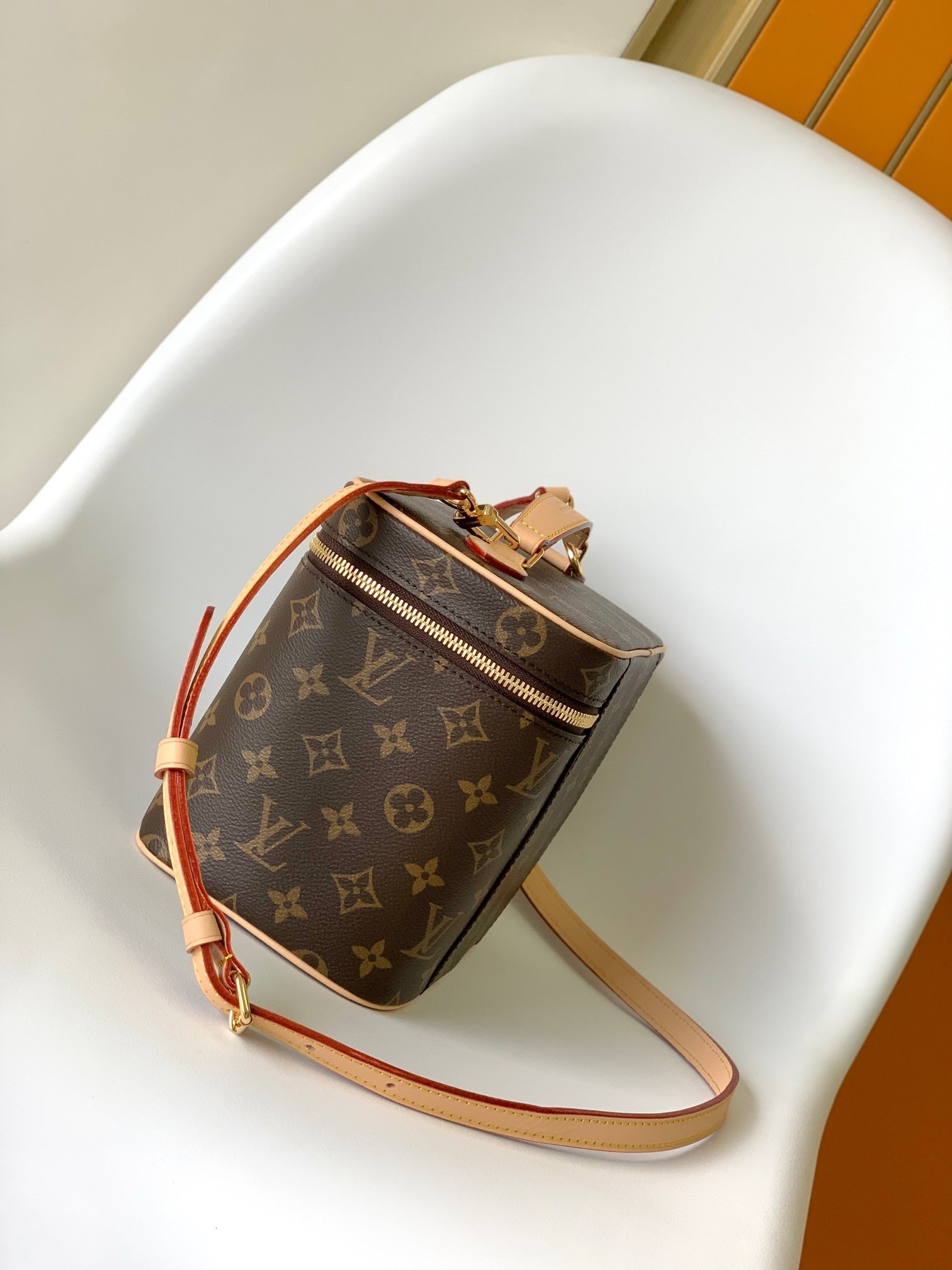 1:1 Replica LV handbag