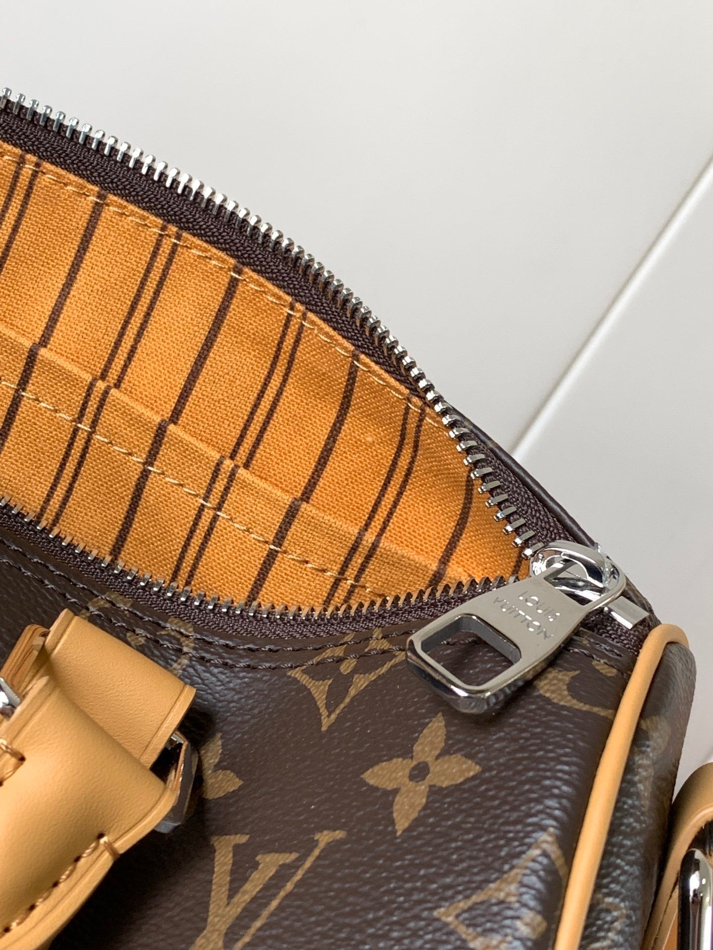 1:1 Replica LV handbag