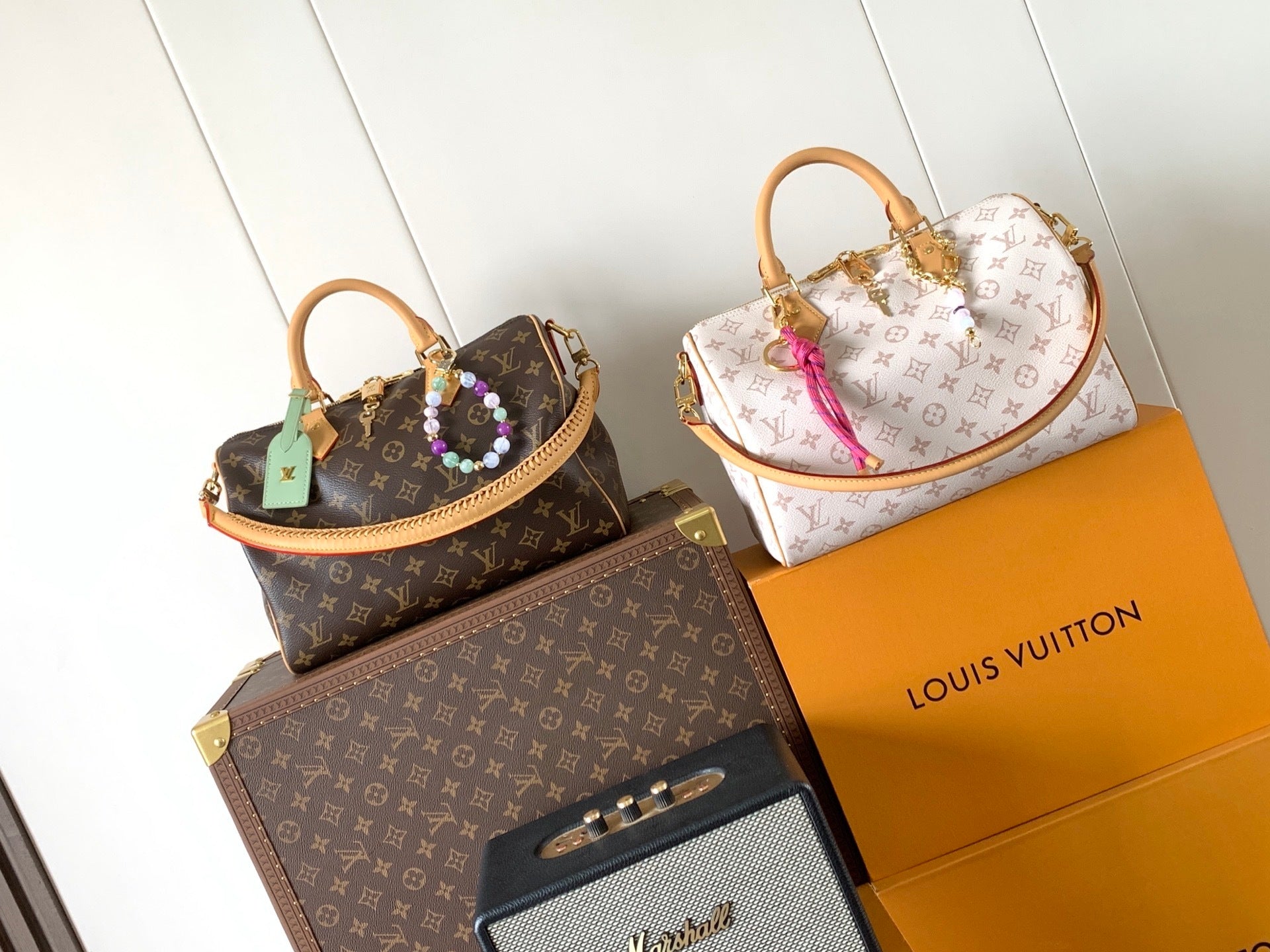 1:1 Replica LV pillow bag