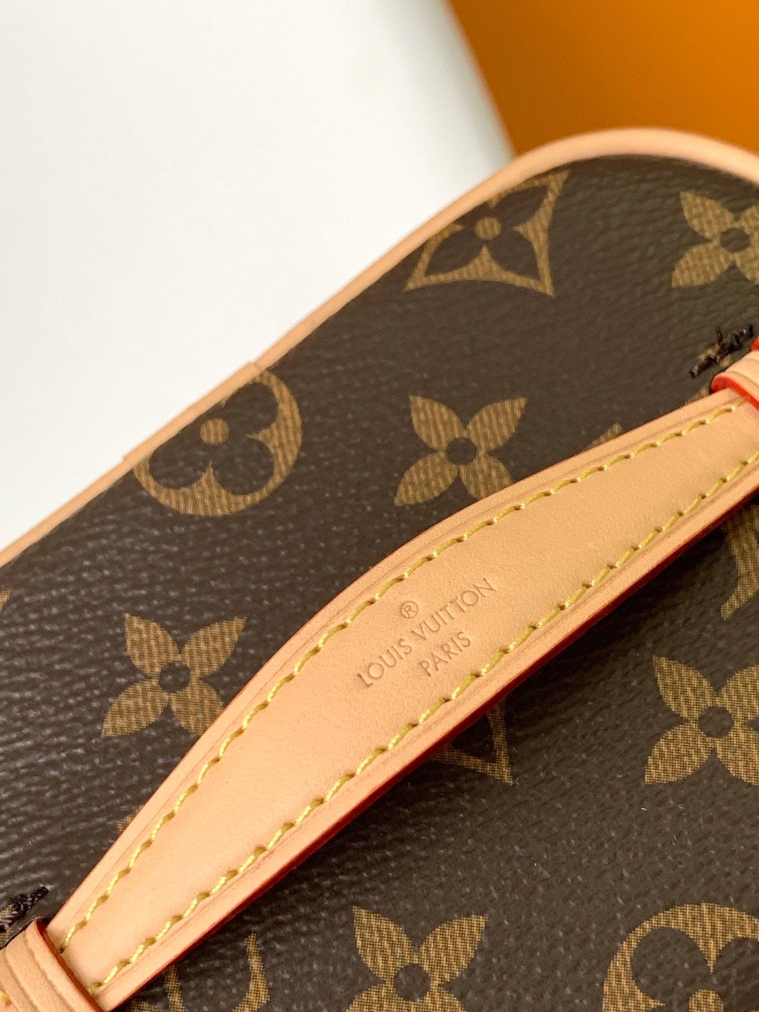 1:1 Replica LV handbag