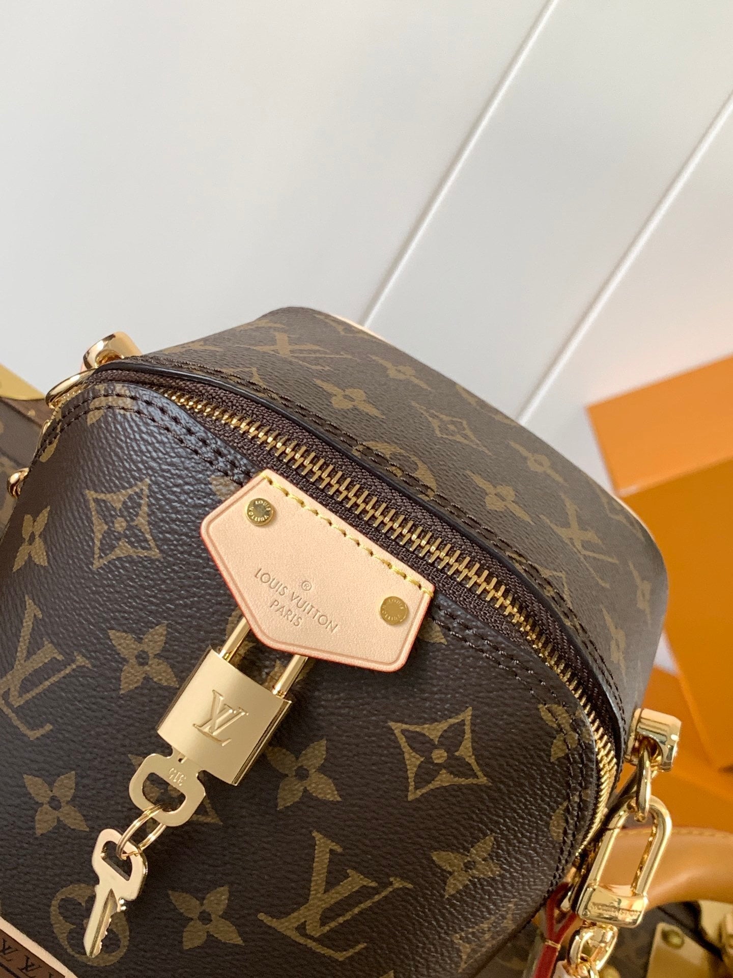 1:1 Replica LV crossbody bag
