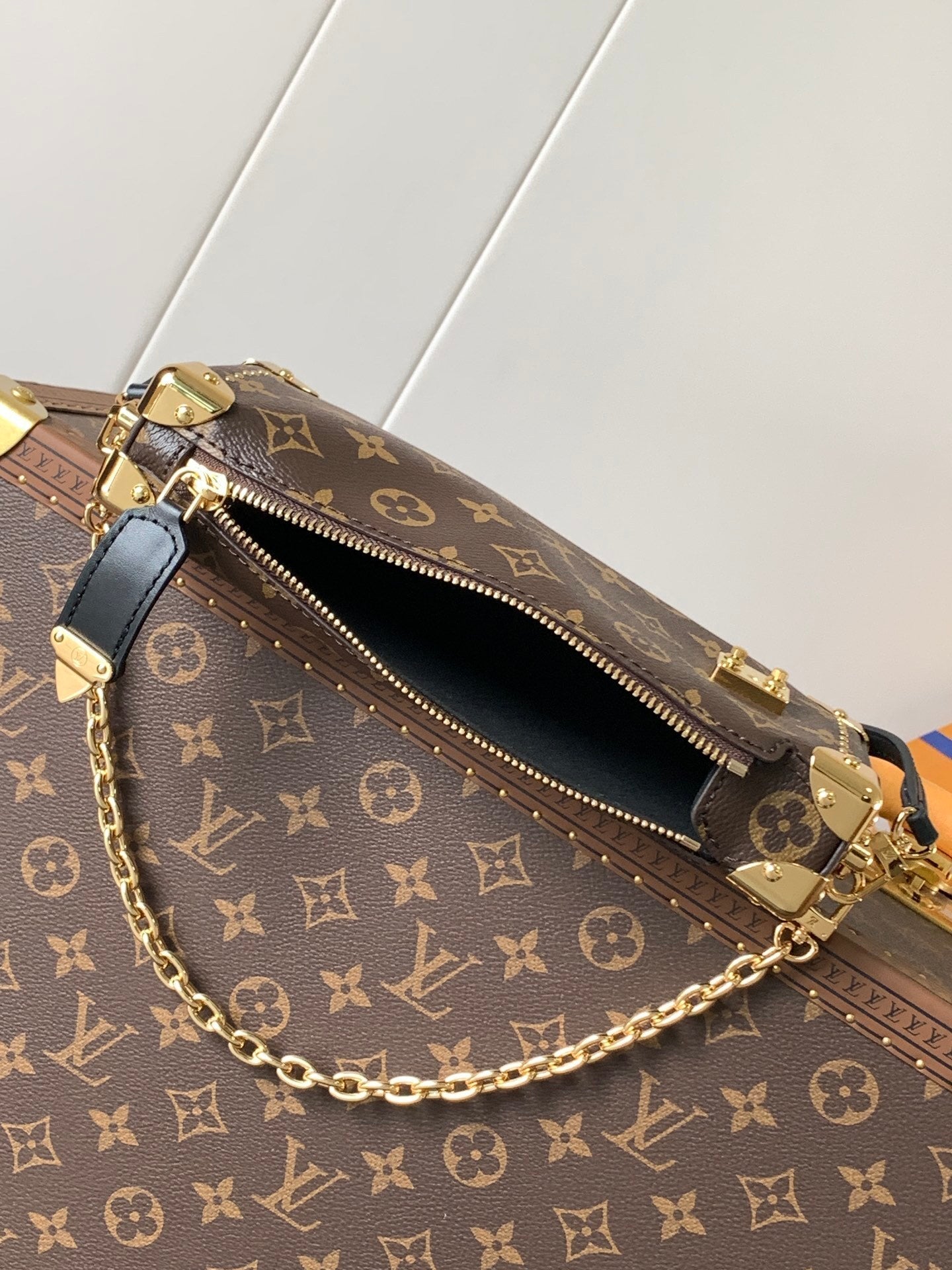 1:1 Replica LV chain bag