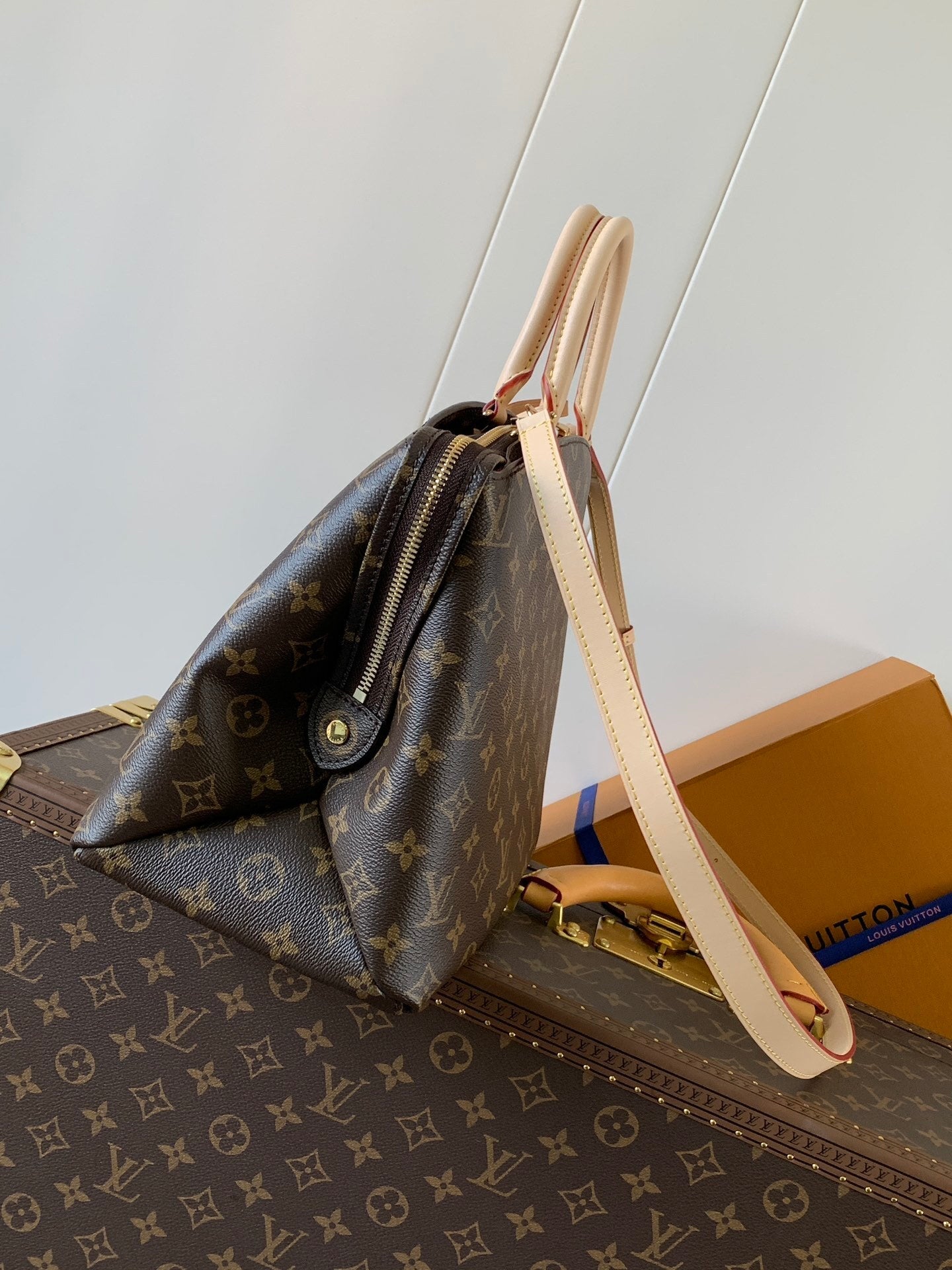 1:1 Replica LV Handbag