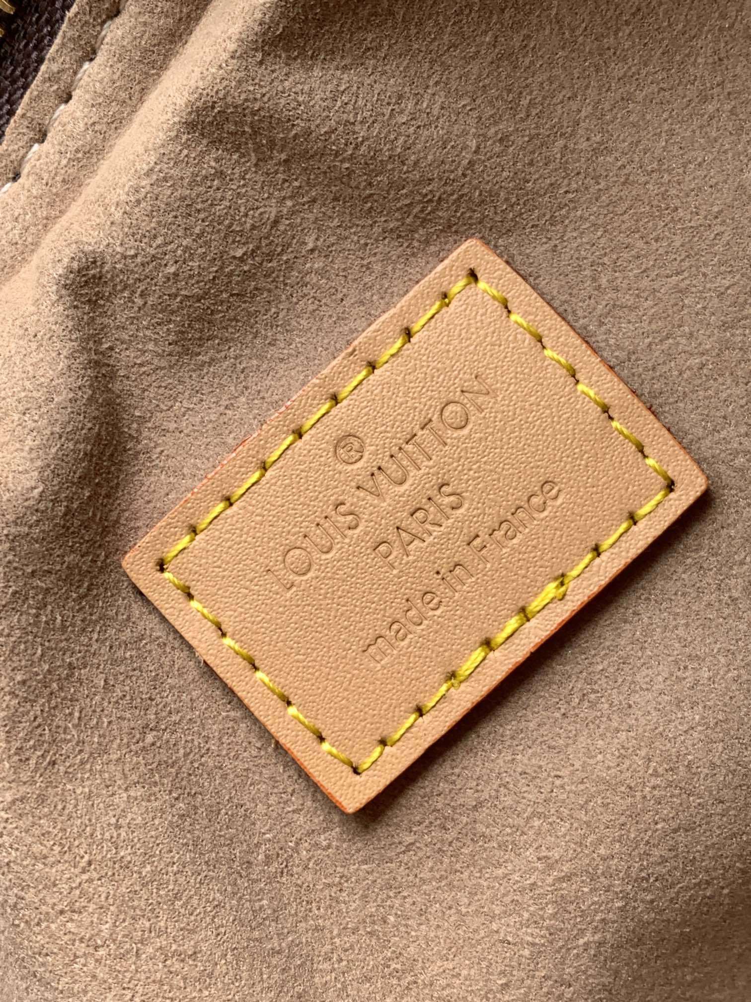 1:1 Replica LV One-shoulder bag