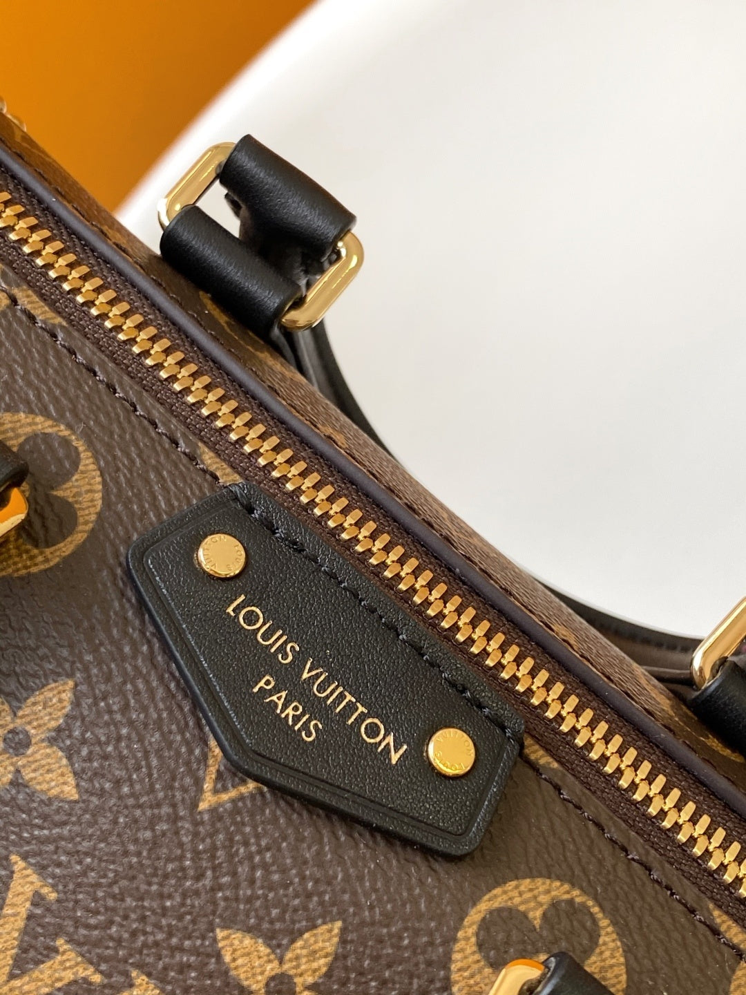 1:1 Replica LV crossbody bag