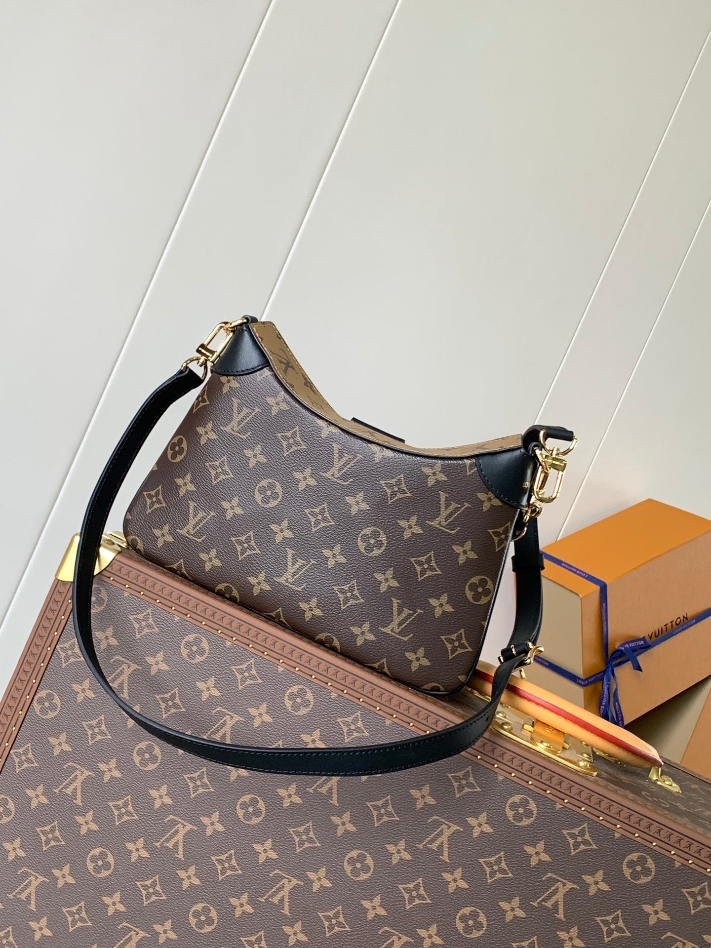 1:1 Replica LV crossbody bag
