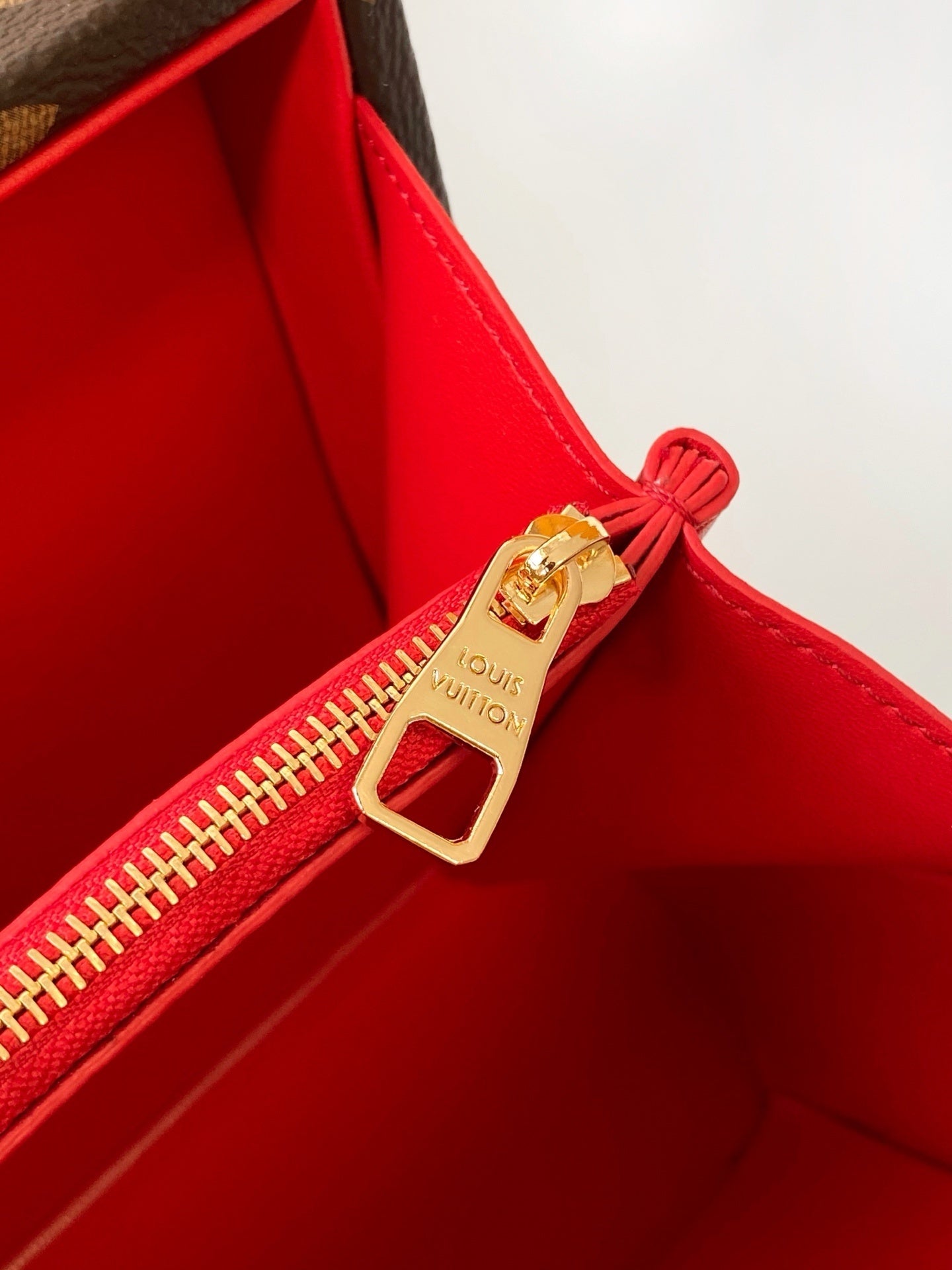 1:1 Replica LV handbag