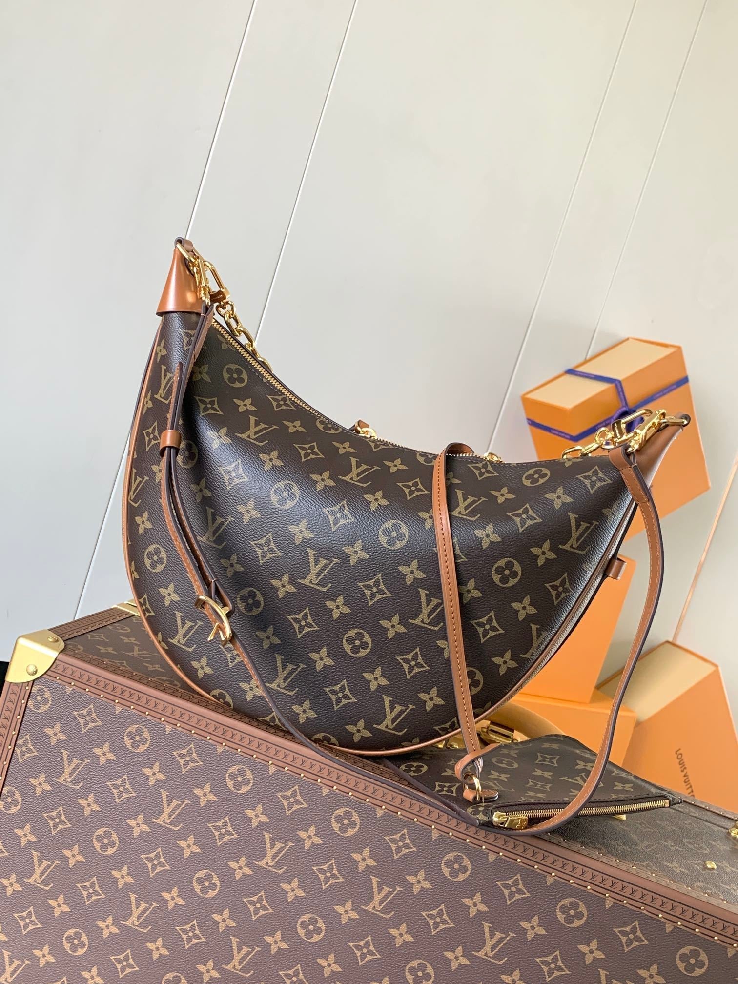 1:1 Replica LV underarm bag
