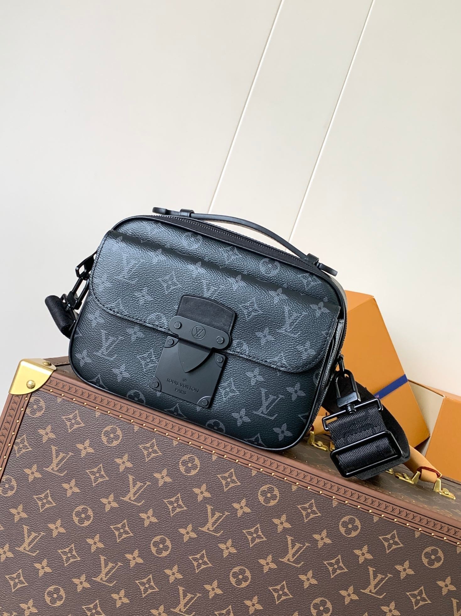 1:1 Replica LV crossbody bag