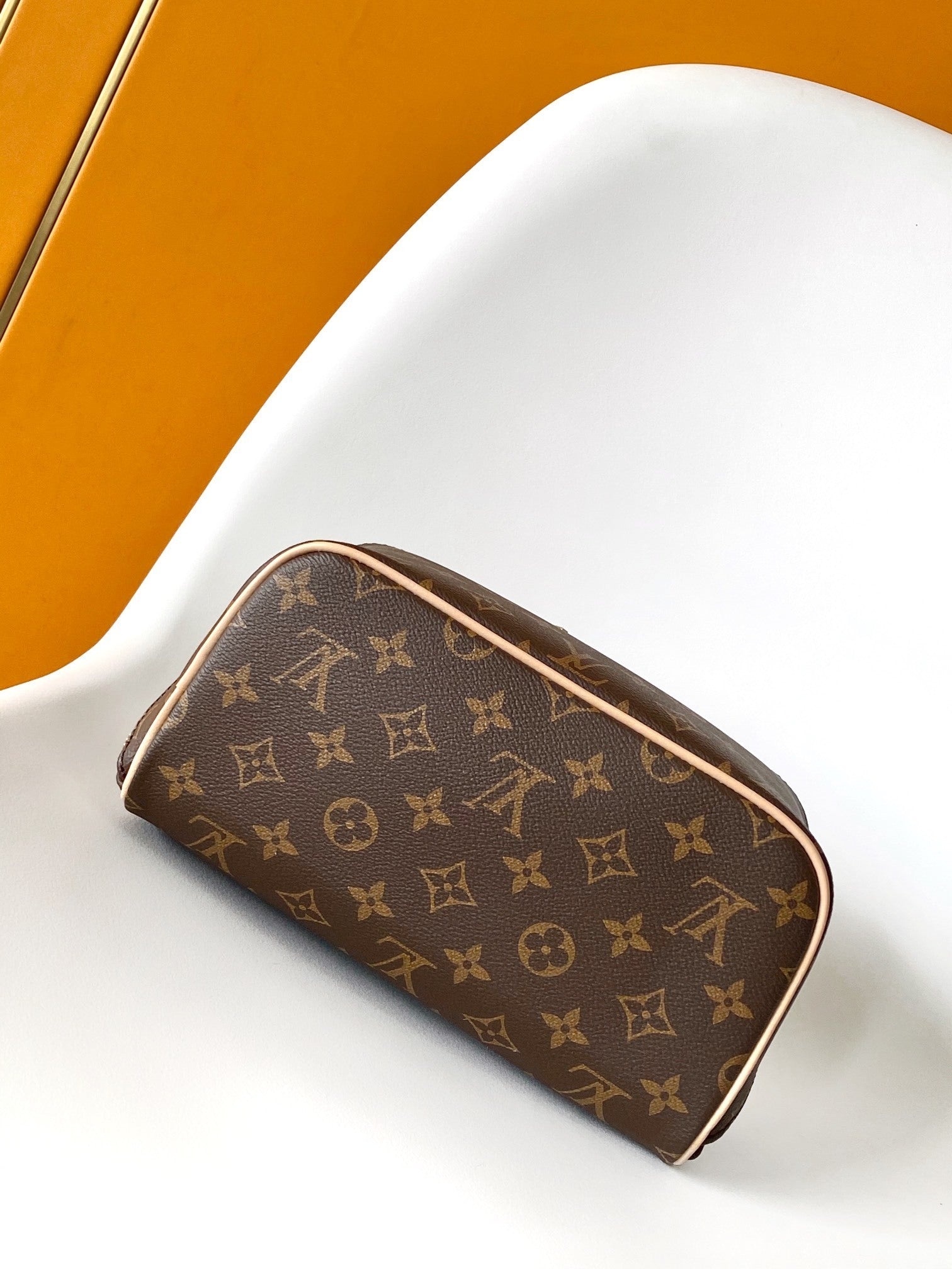 1:1 Replica LV Handbag