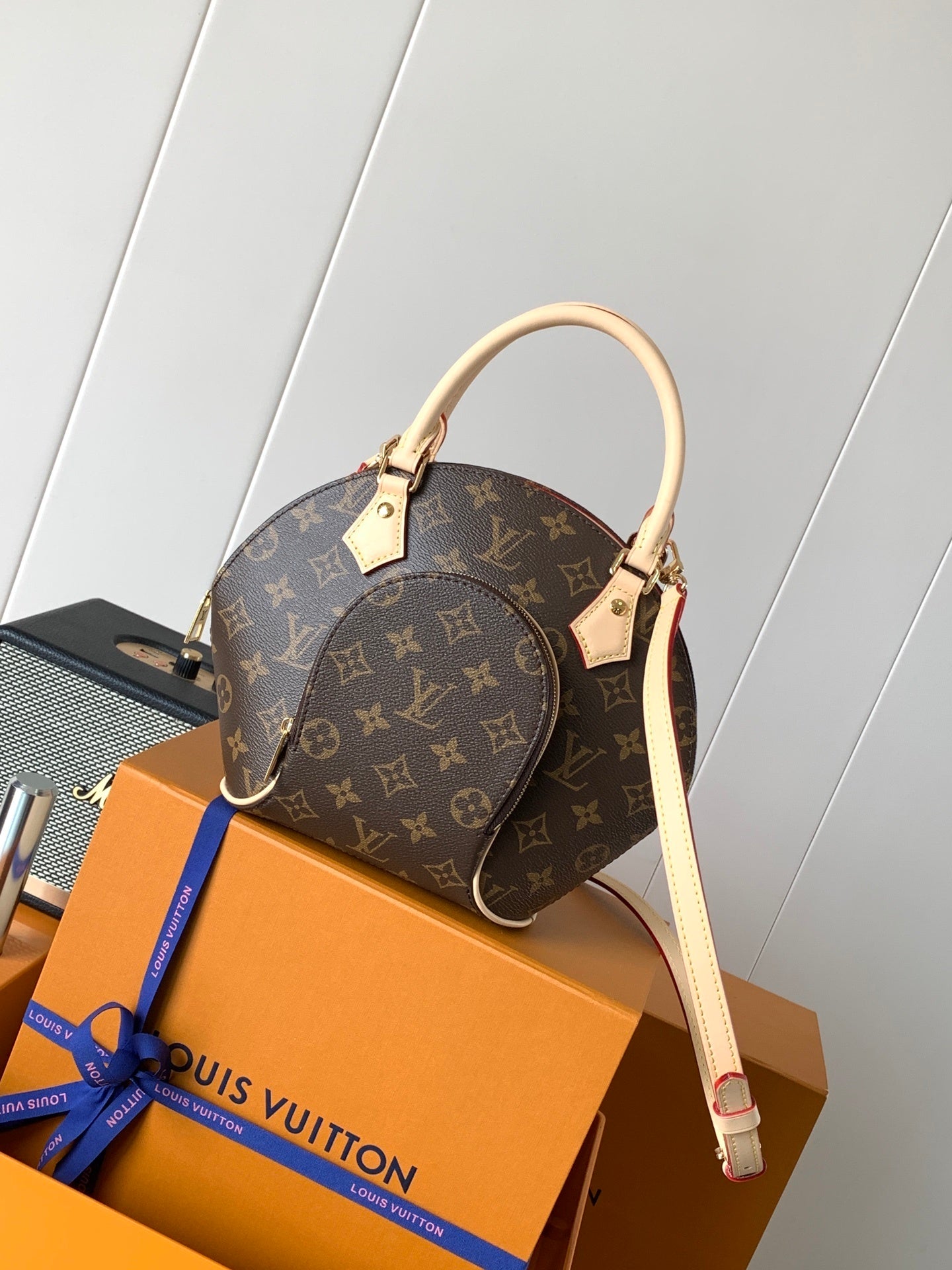 1:1 Replica LV handbag