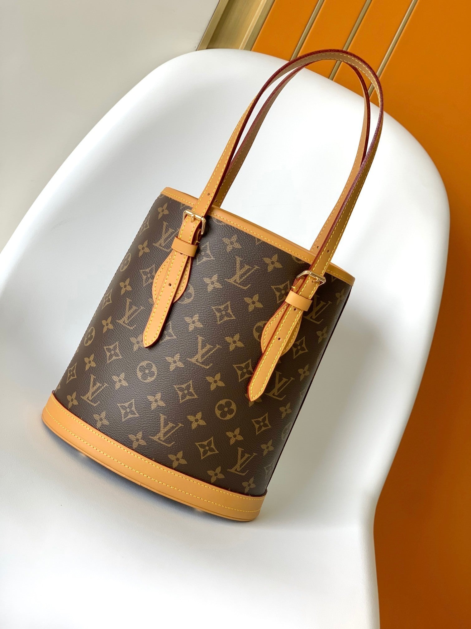 1:1 Replica LV bucket bag