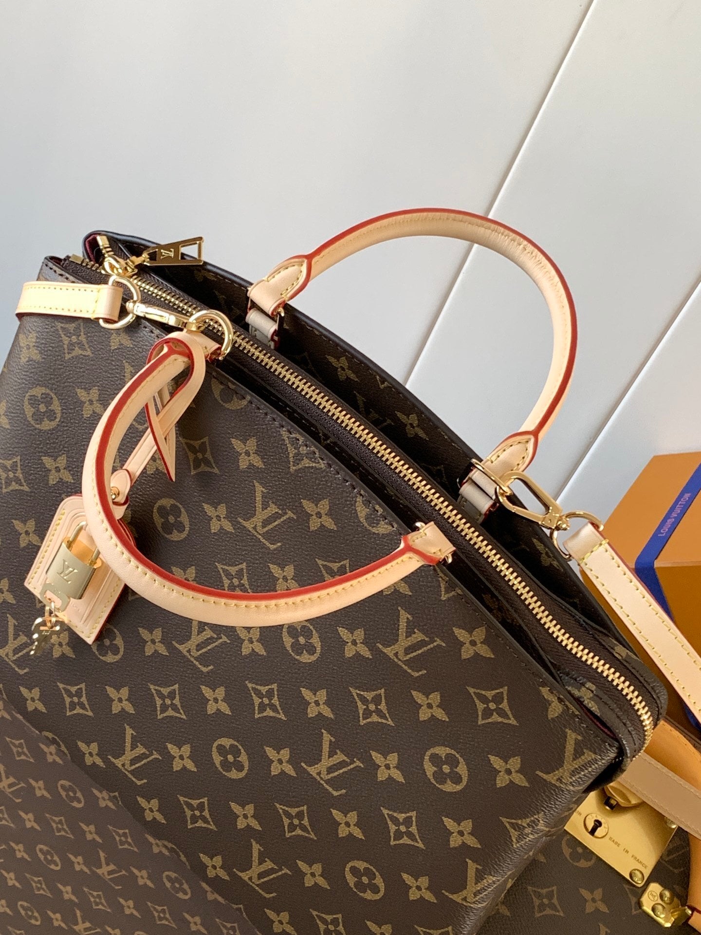 1:1 Replica LV Handbag