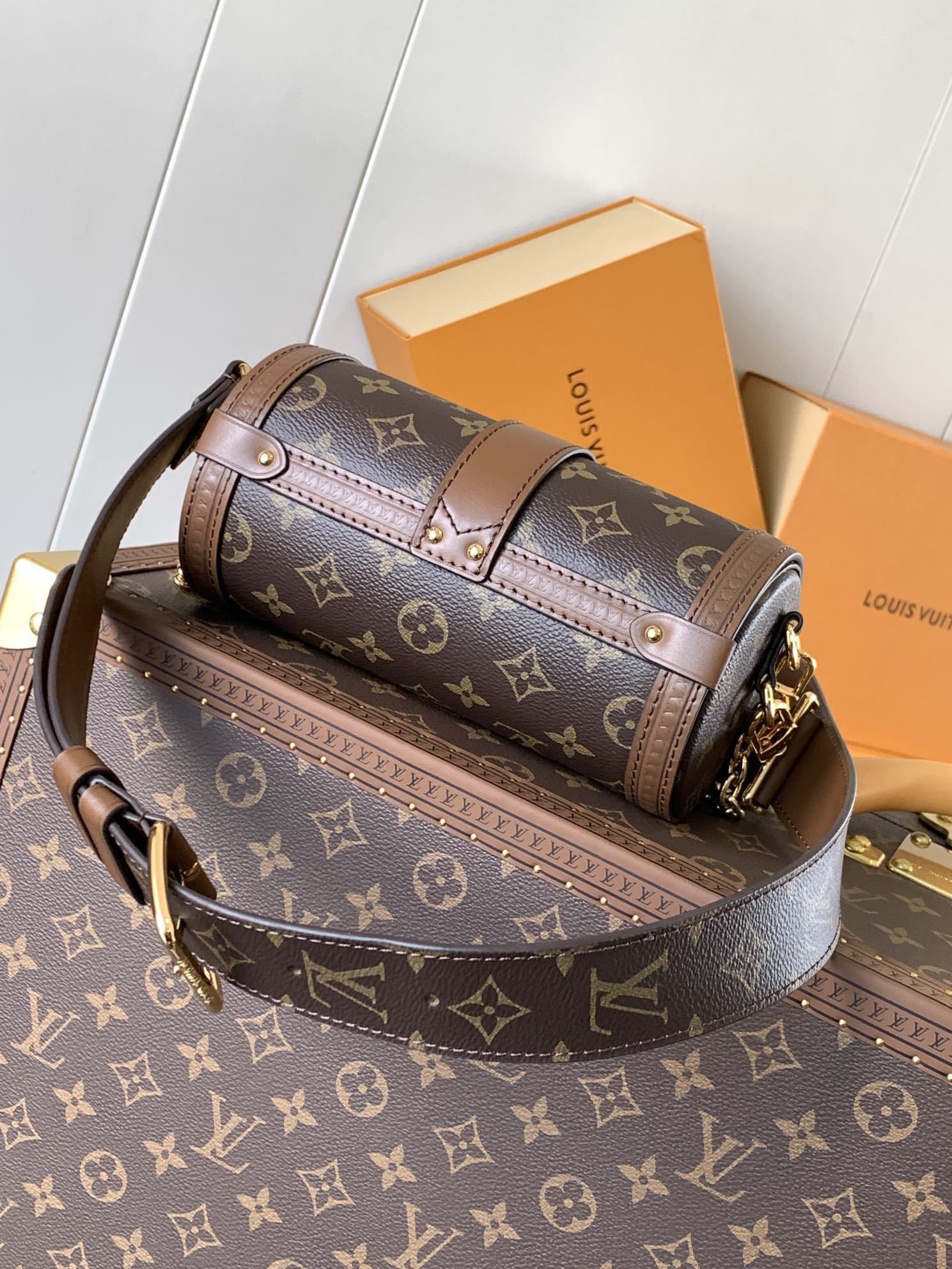 1:1 Replica LV crossbody bag