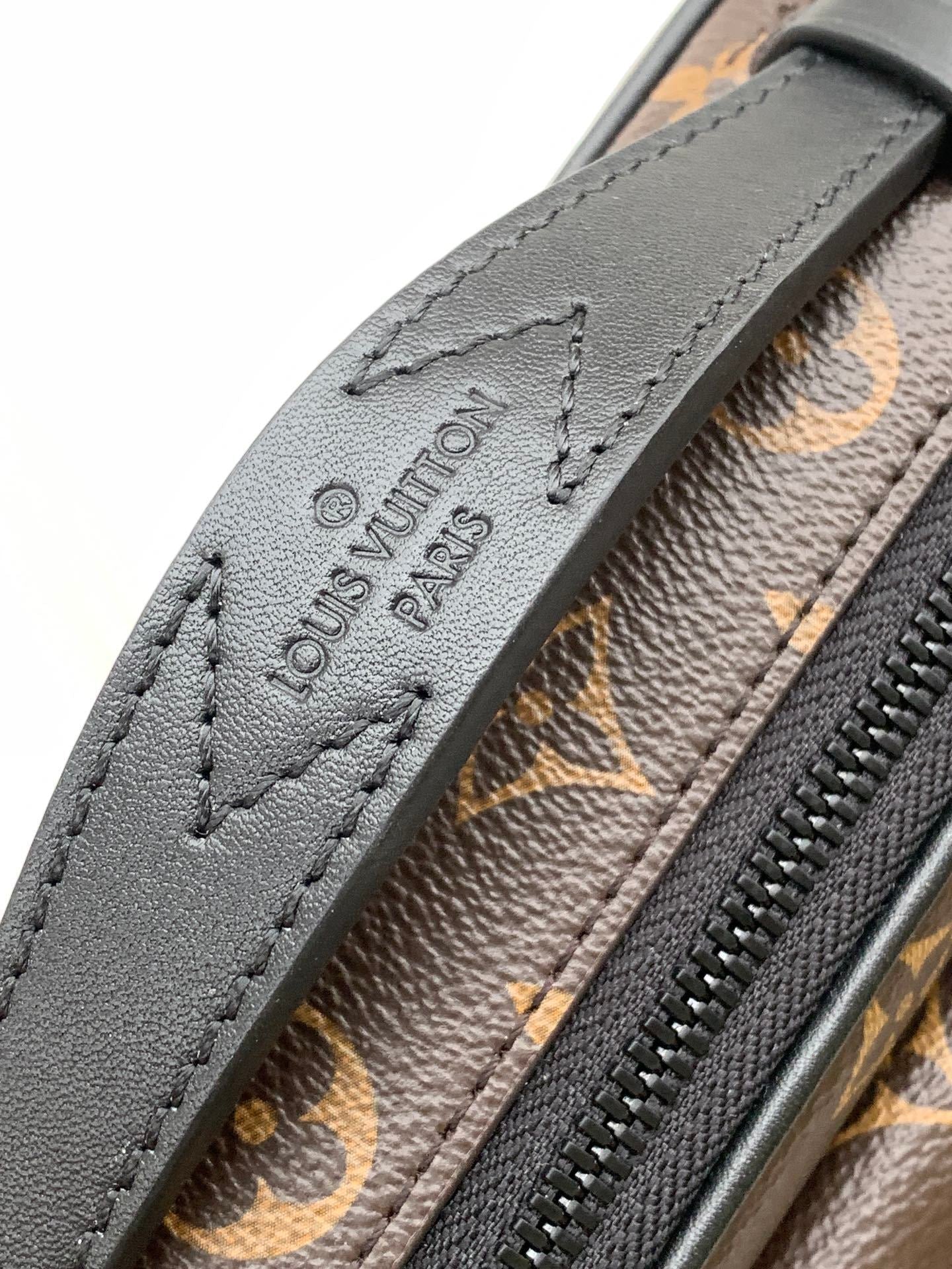 1:1 Replica LV crossbody bag