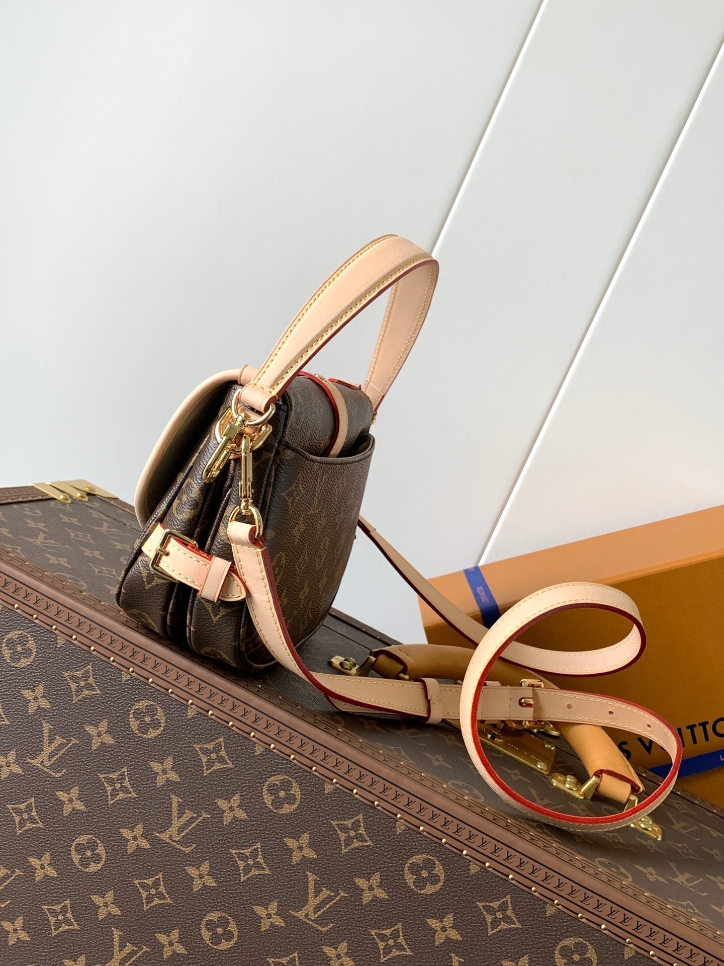 1:1 Replica LV crossbody bag