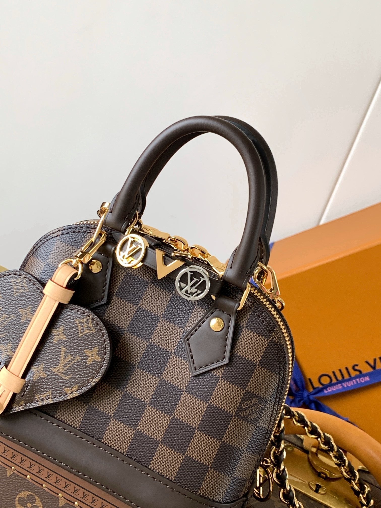 1:1 Replica LV Shell Bag