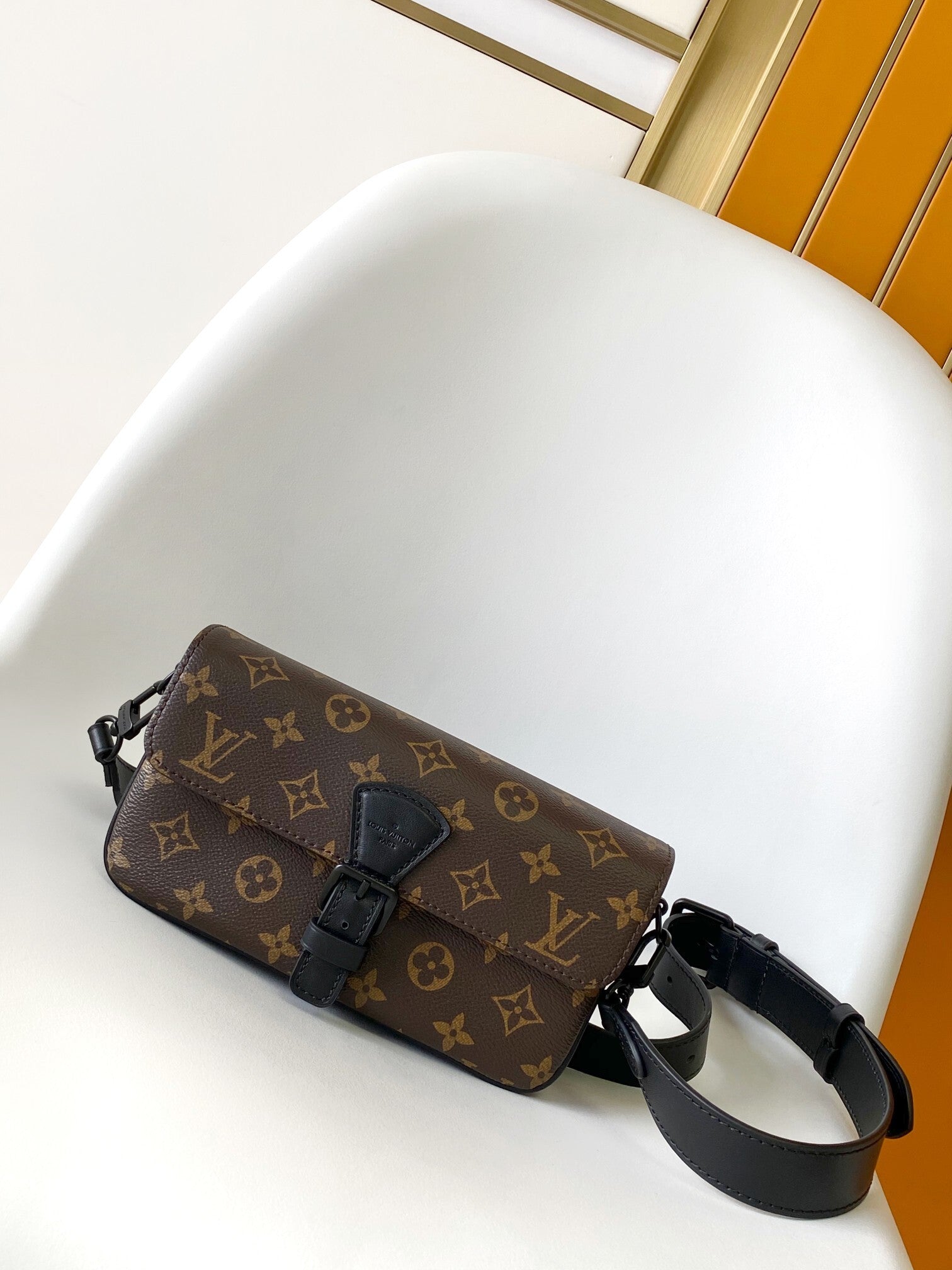 1:1 Replica LV crossbody bag