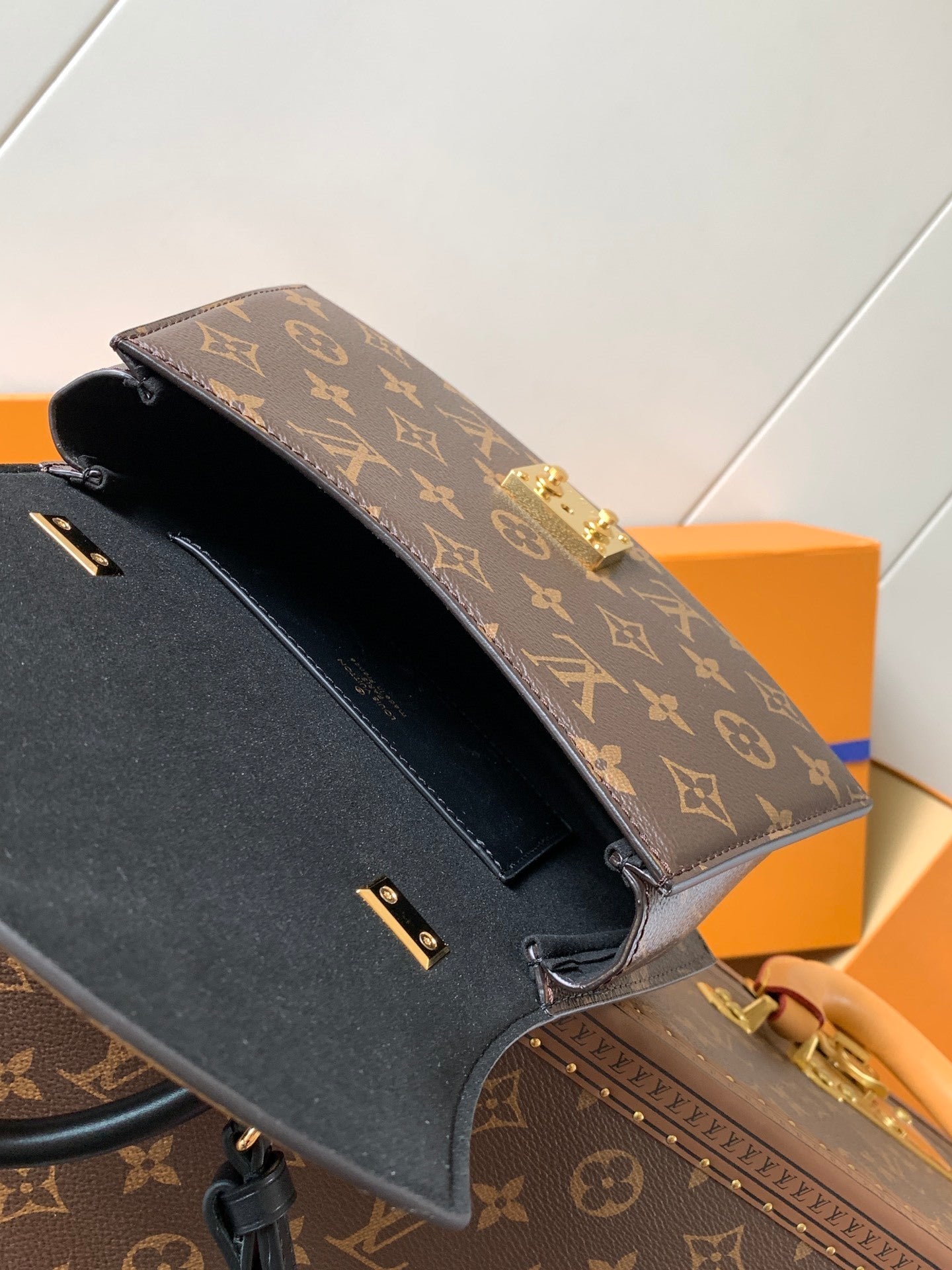 1:1 Replica LV crossbody bag