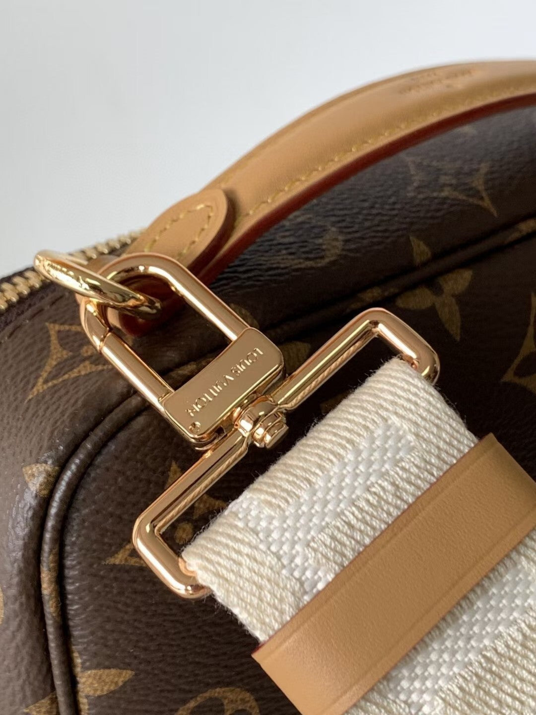 1:1 Replica LV crossbody bag