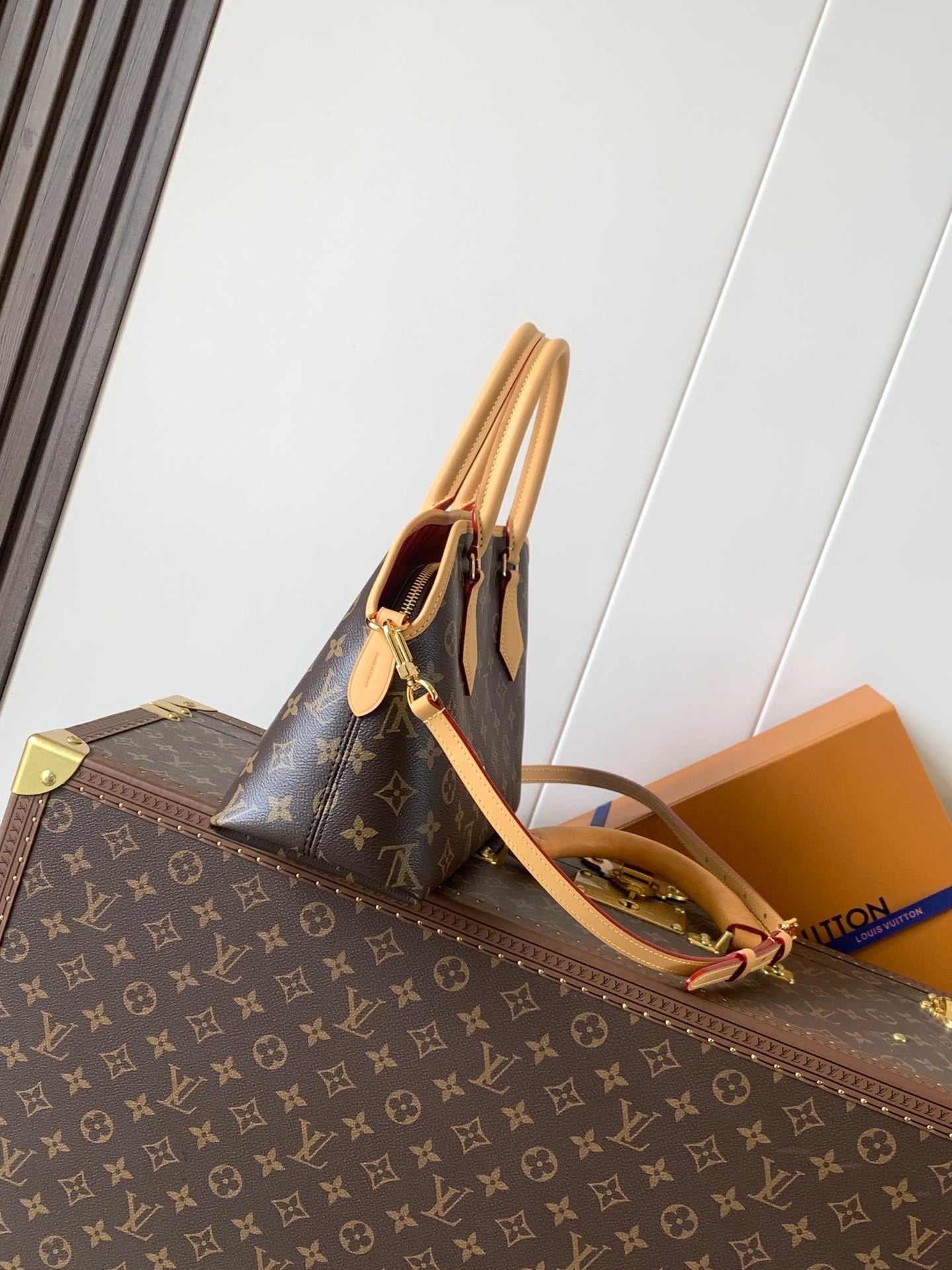 1:1 Replica LV shell bag