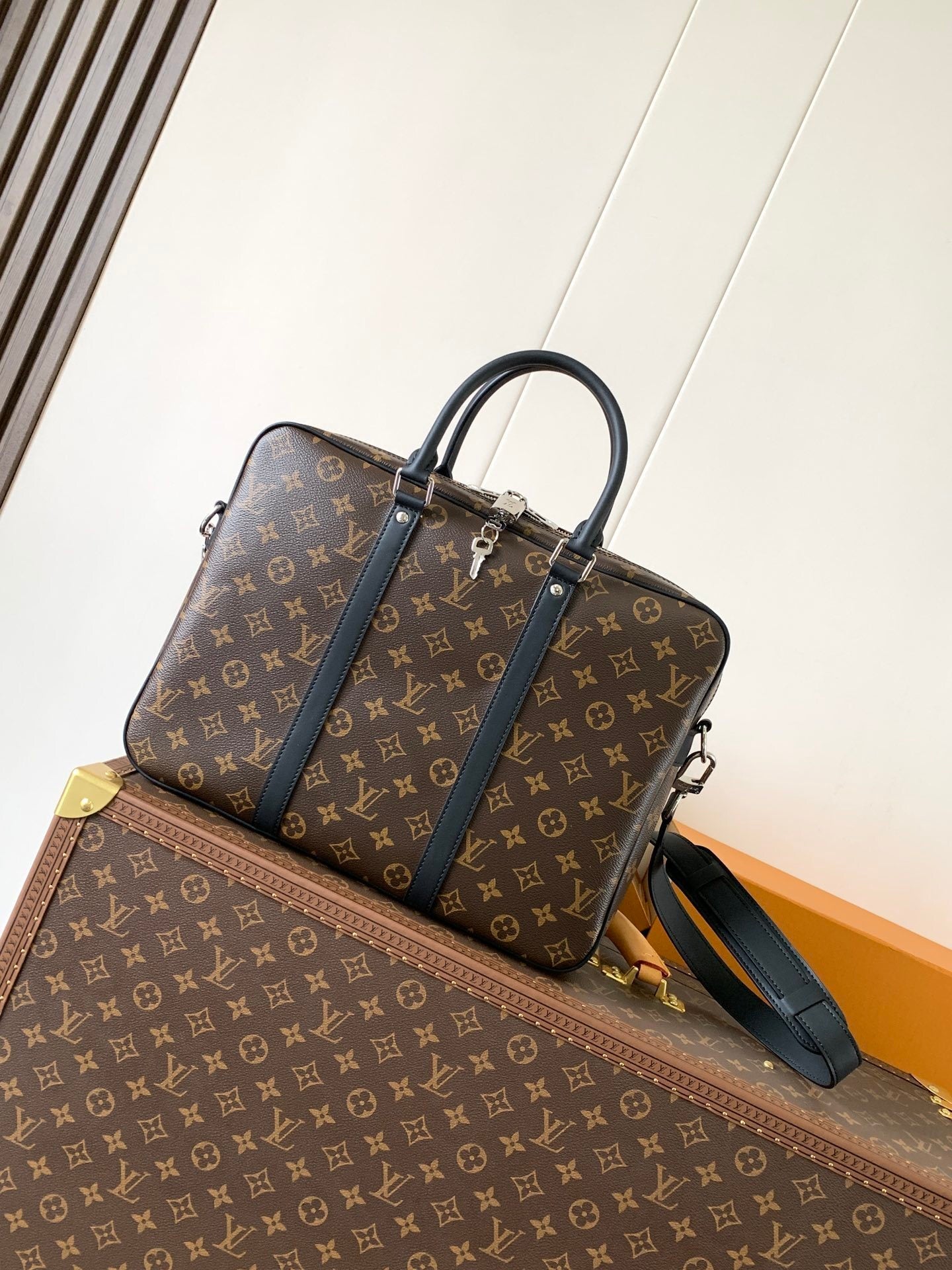 1:1 Replica LV handbag