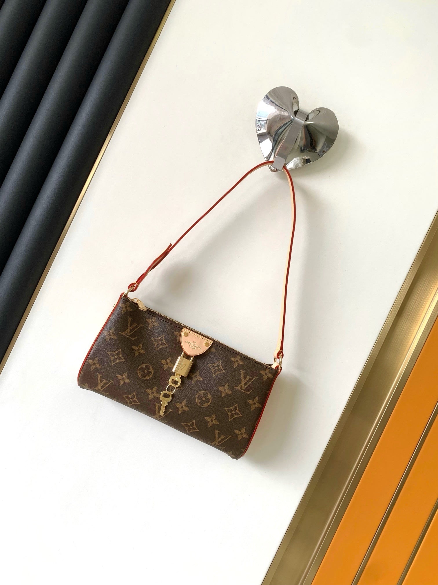 1:1 Replica LV chain bag