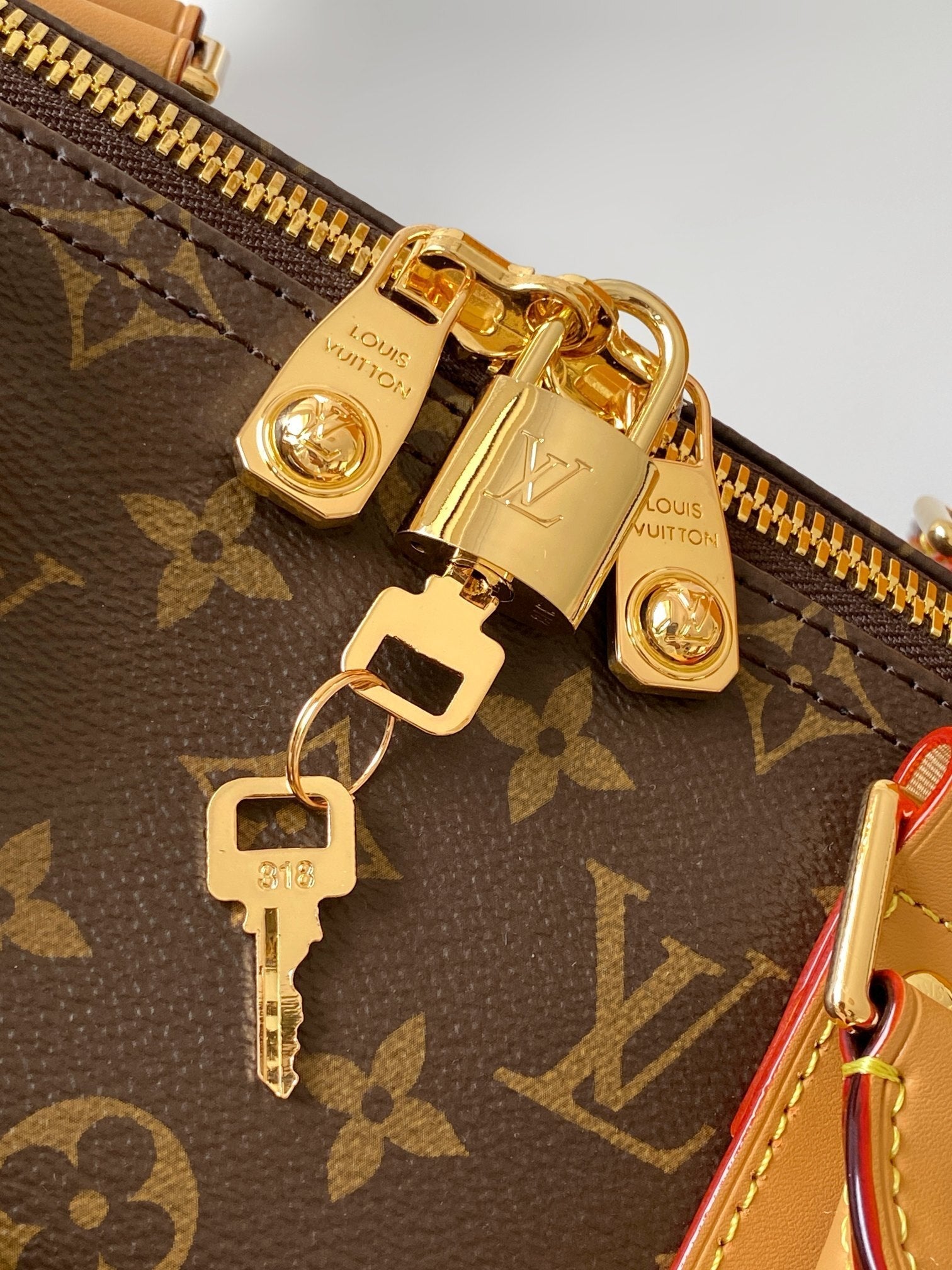 1:1 Replica LV travel bag