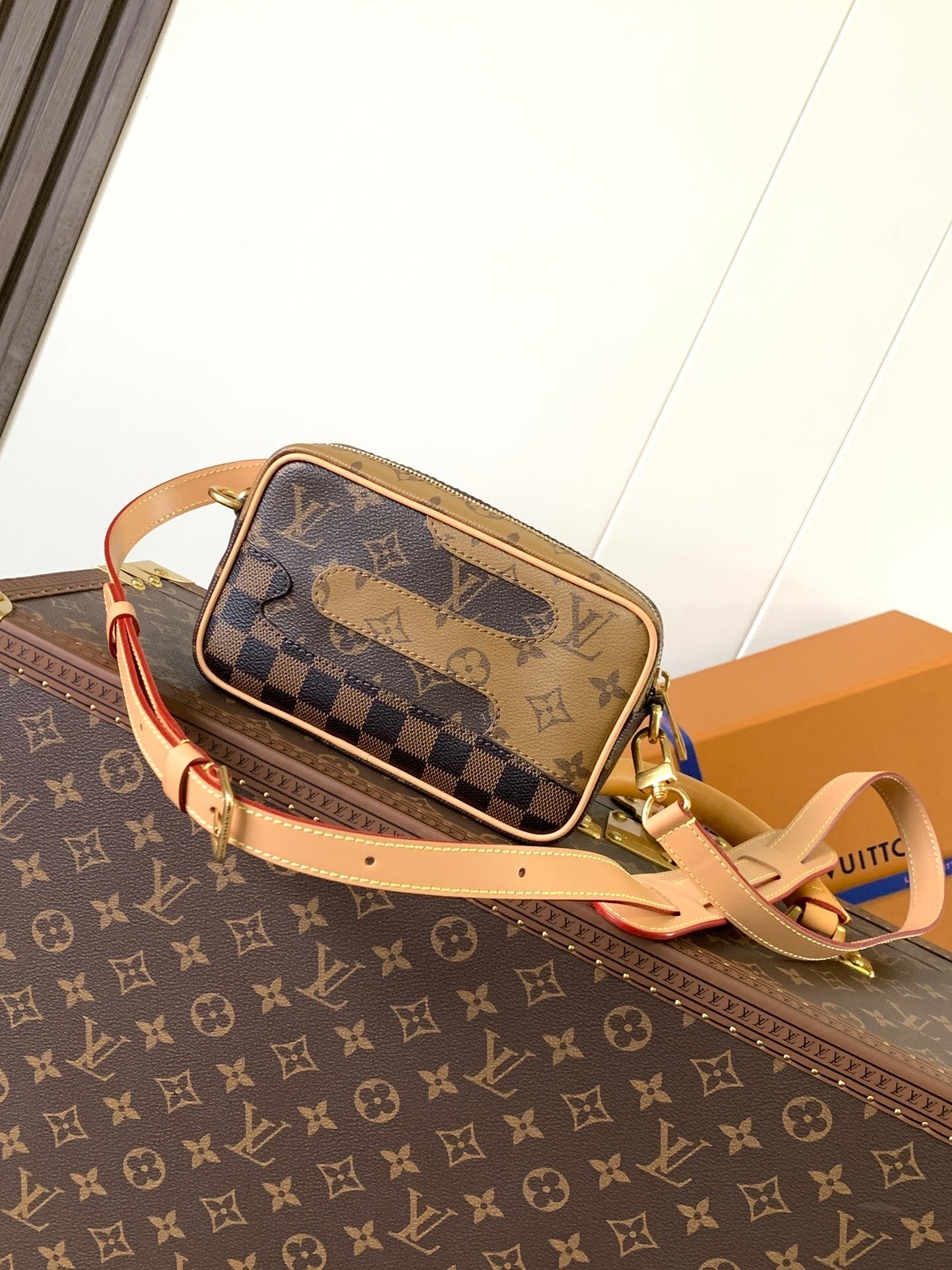 1:1 Replica LV crossbody bag