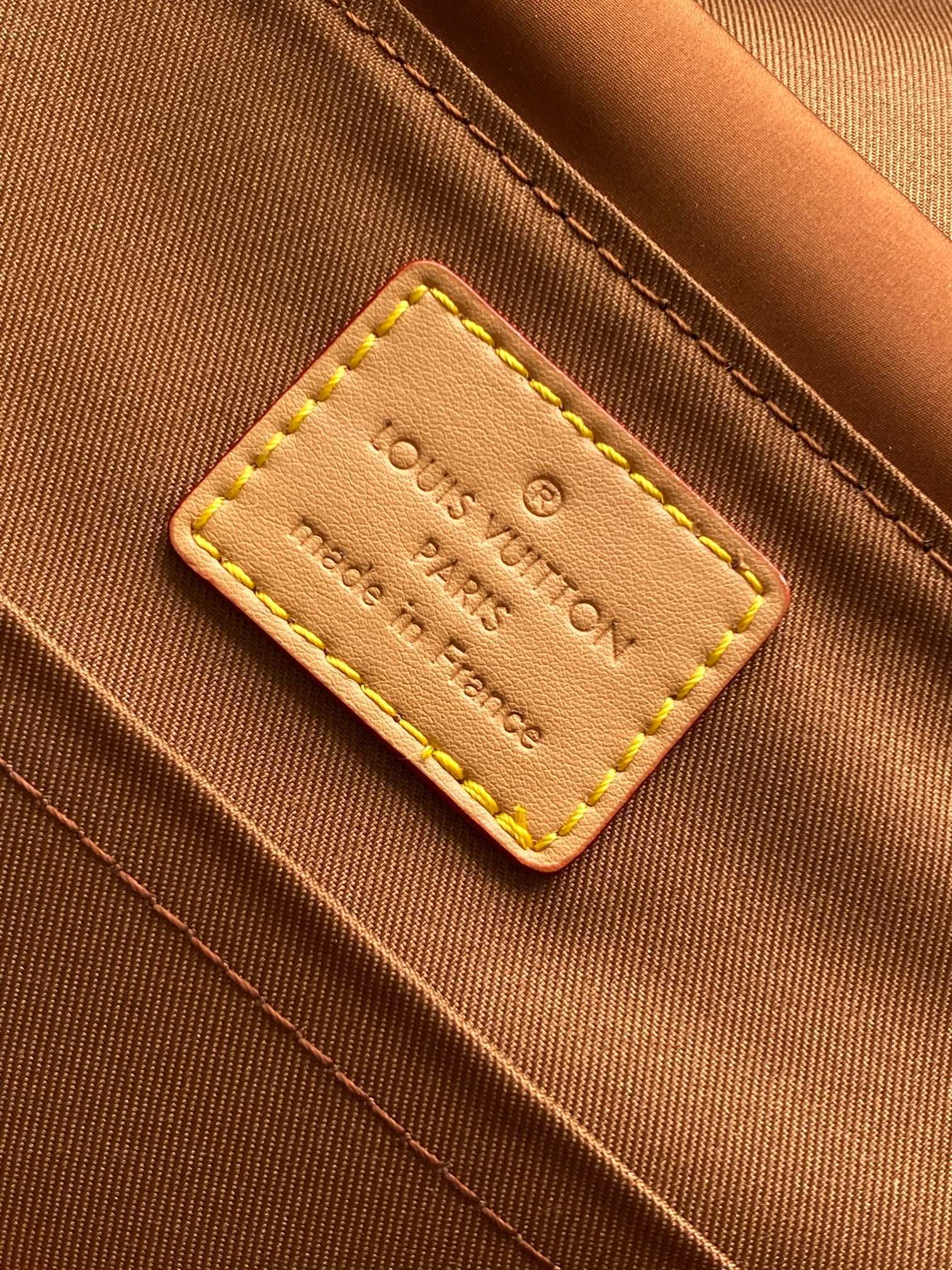 1:1 Replica LV backpack