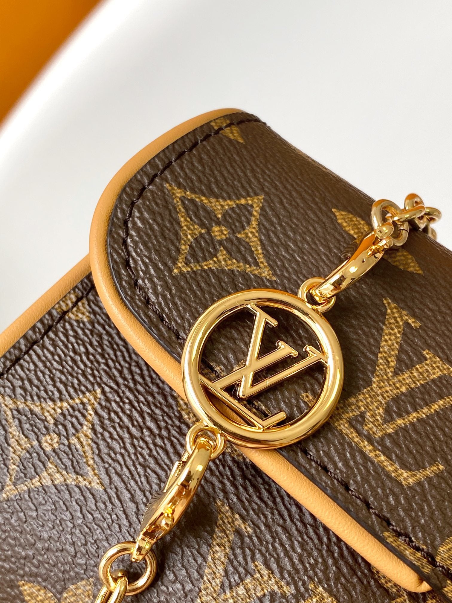 1:1 Replica LV crossbody bag