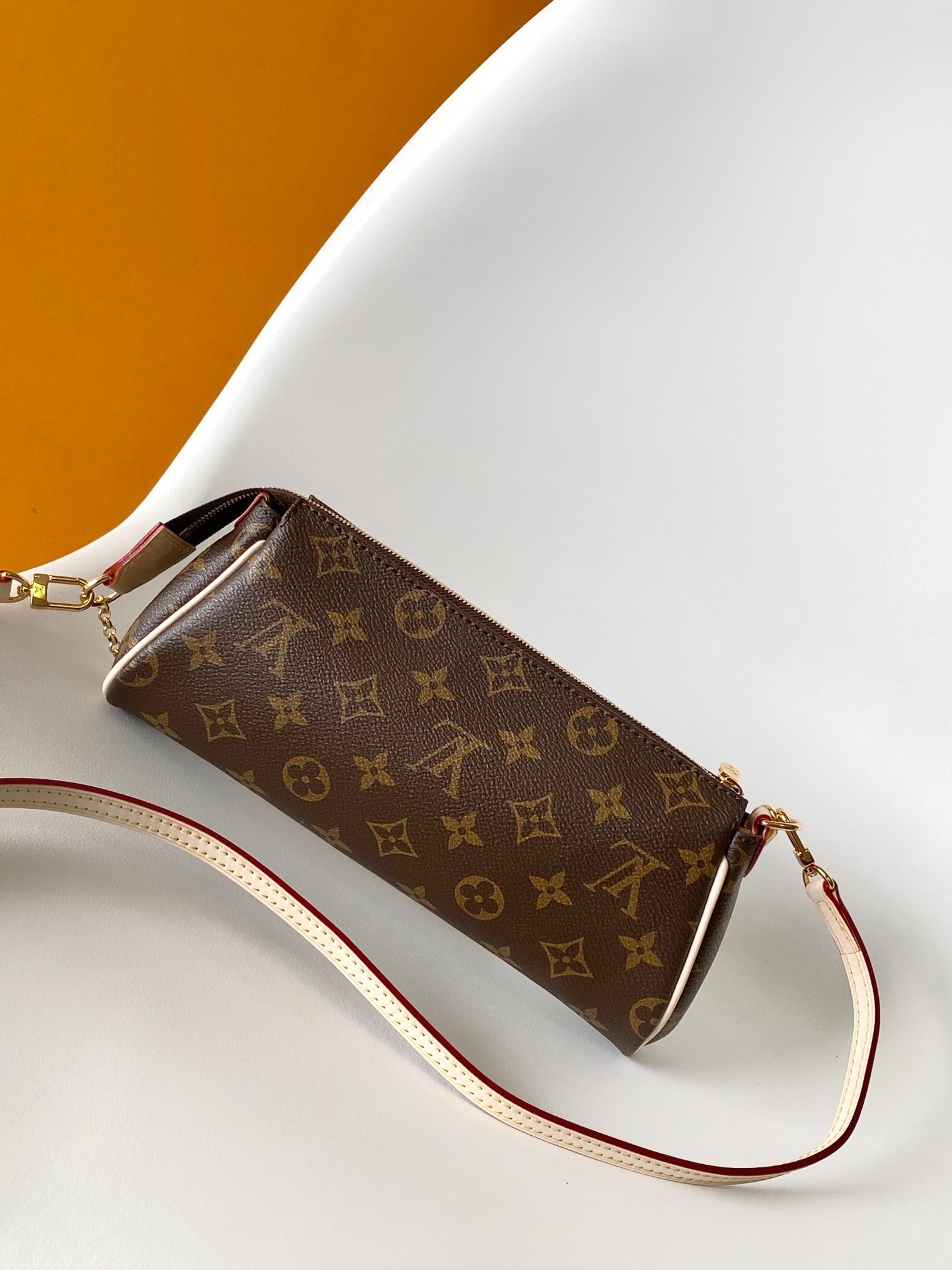 1:1 Replica LV crossbody bag