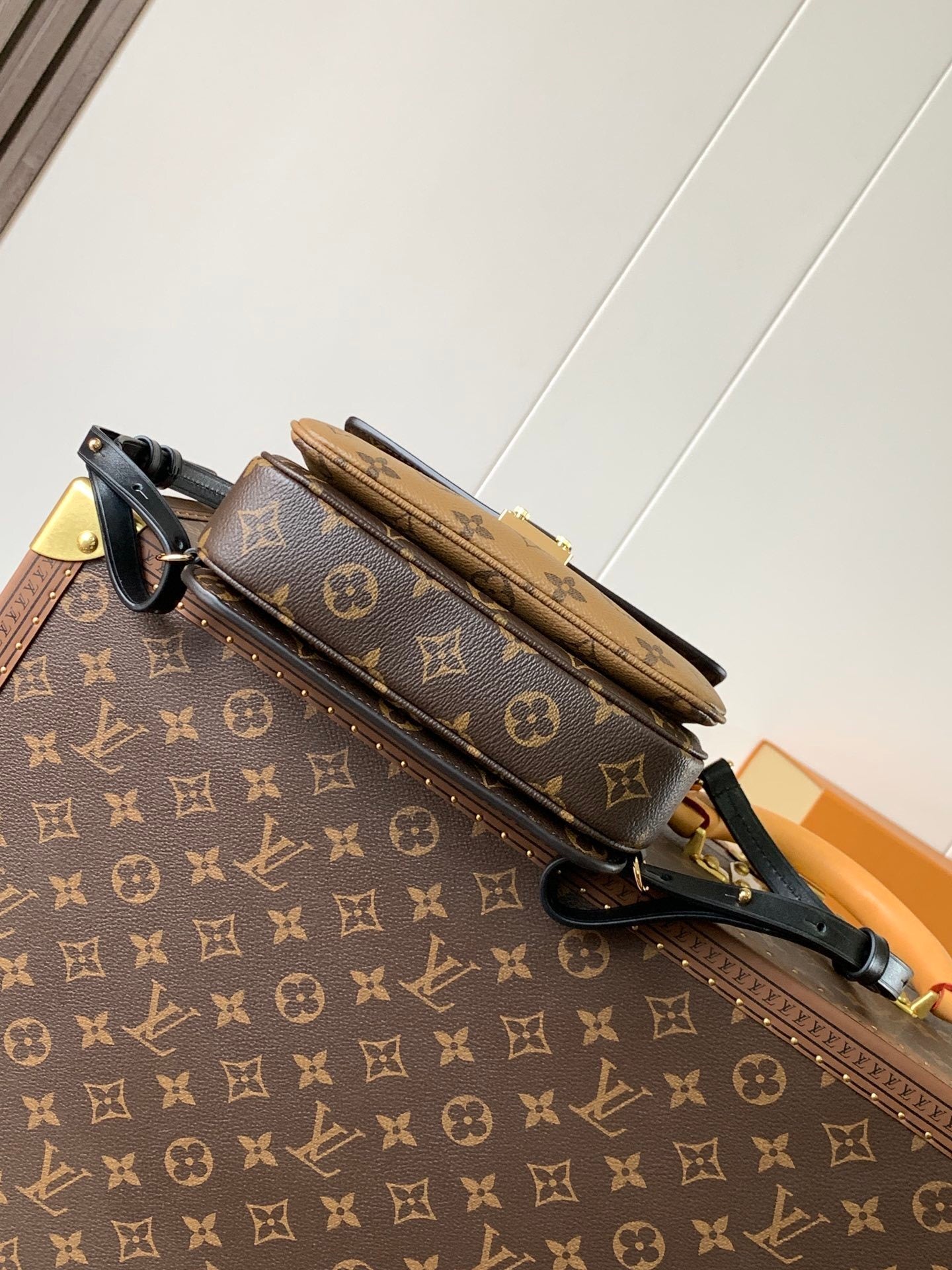 1:1 Replica LV crossbody bag