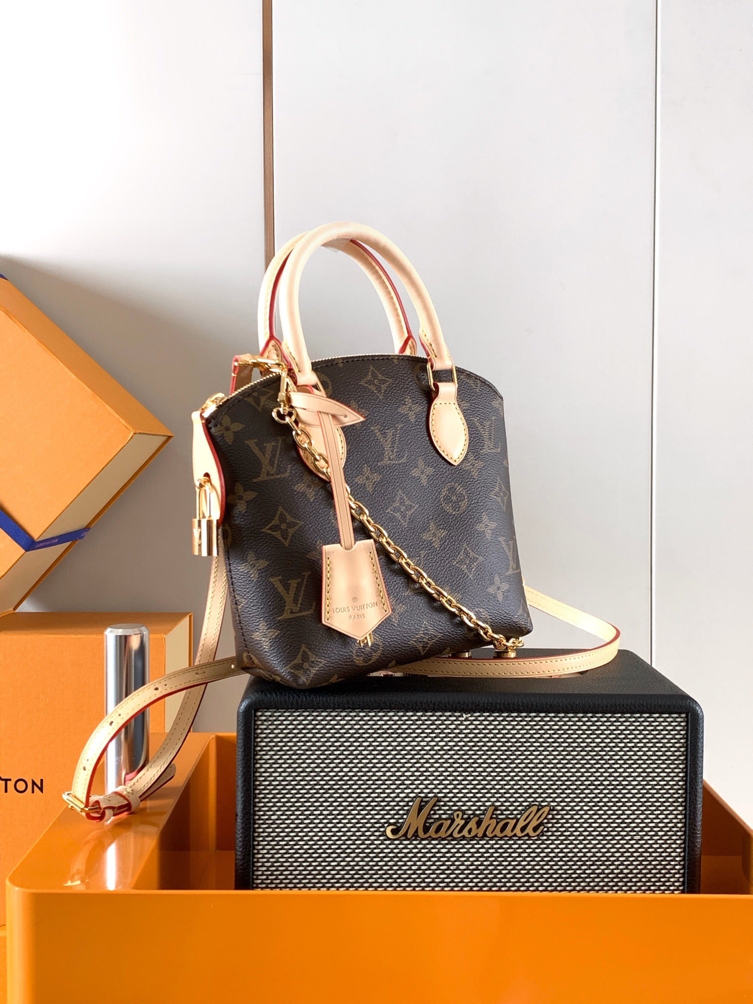 1:1 Replica LV handbag