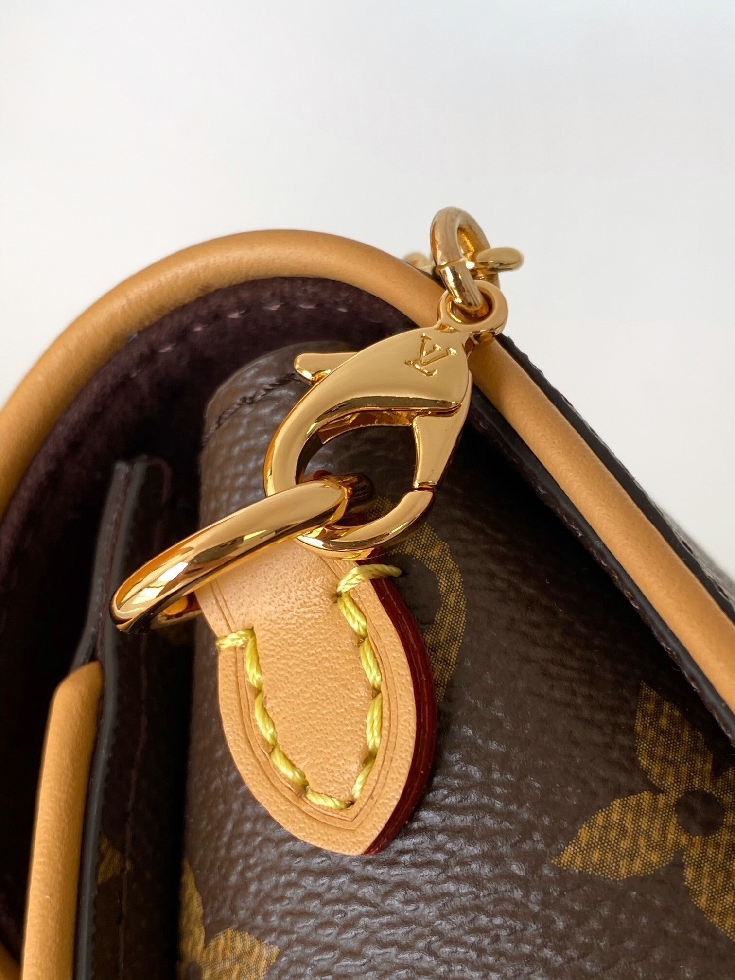 1:1 Replica LV crossbody bag