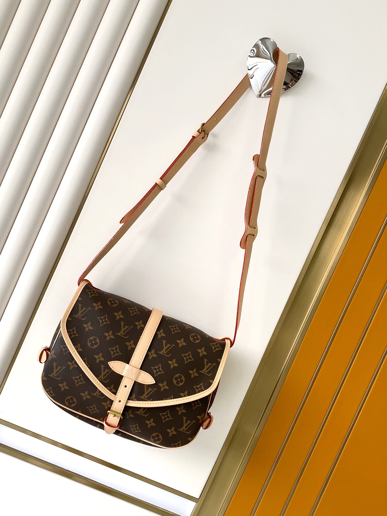 1:1 Replica LV crossbody bag
