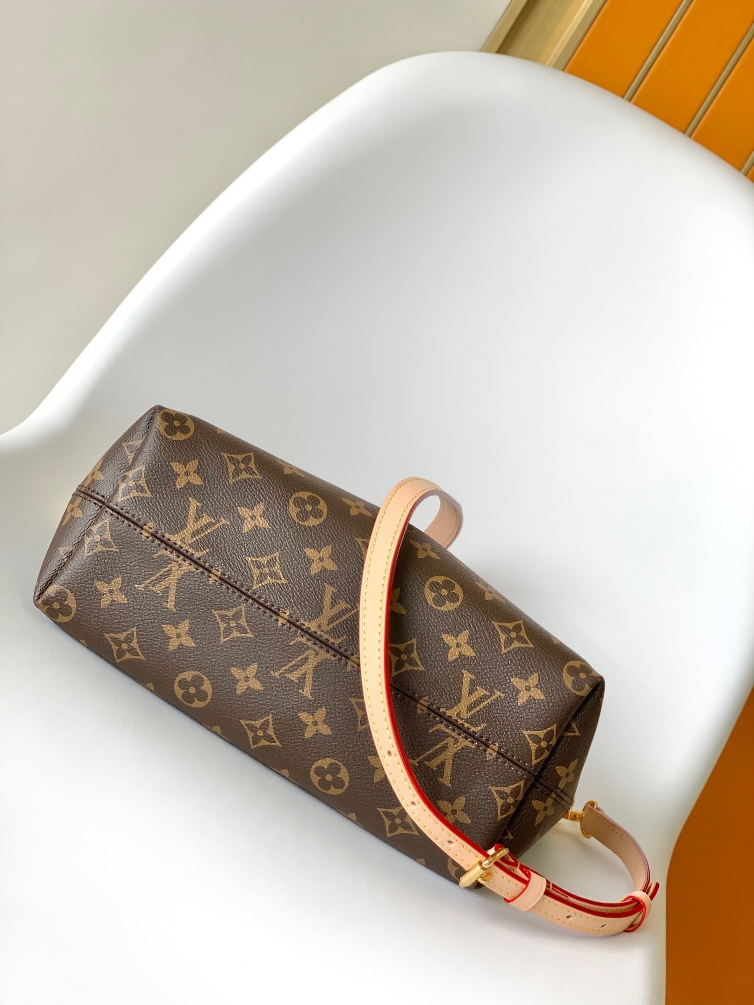 1:1 Replica LV Handbag