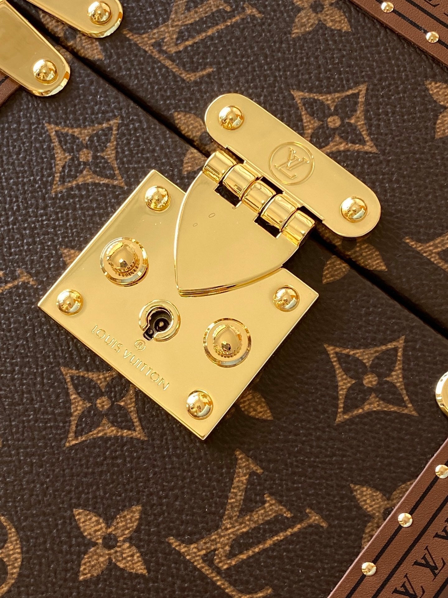 1:1 Replica LV handbag