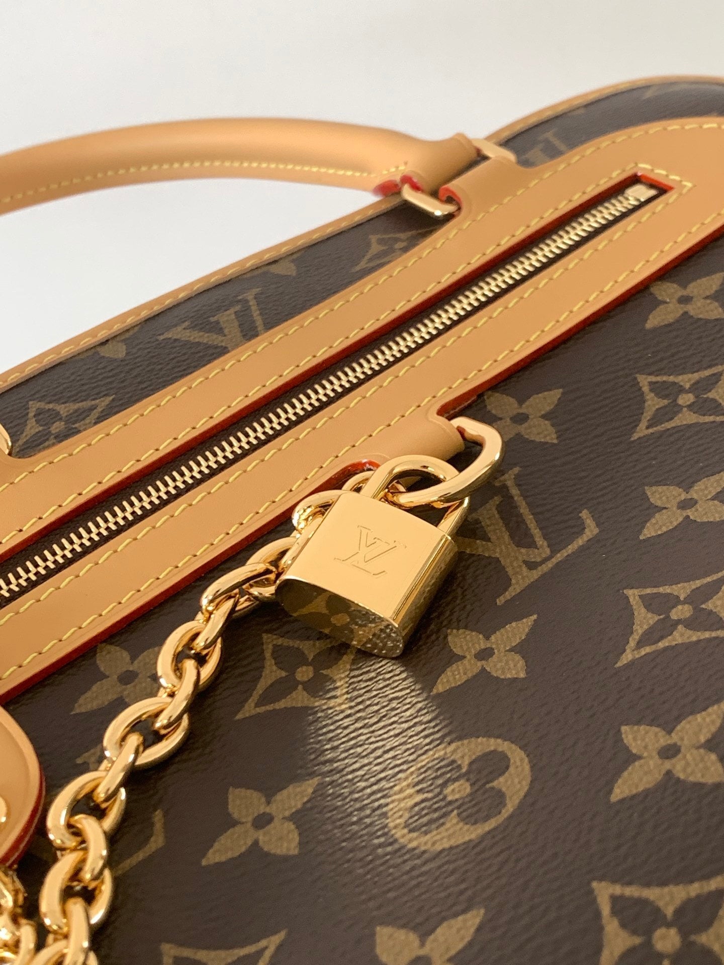 1:1 Replica LV shell bag