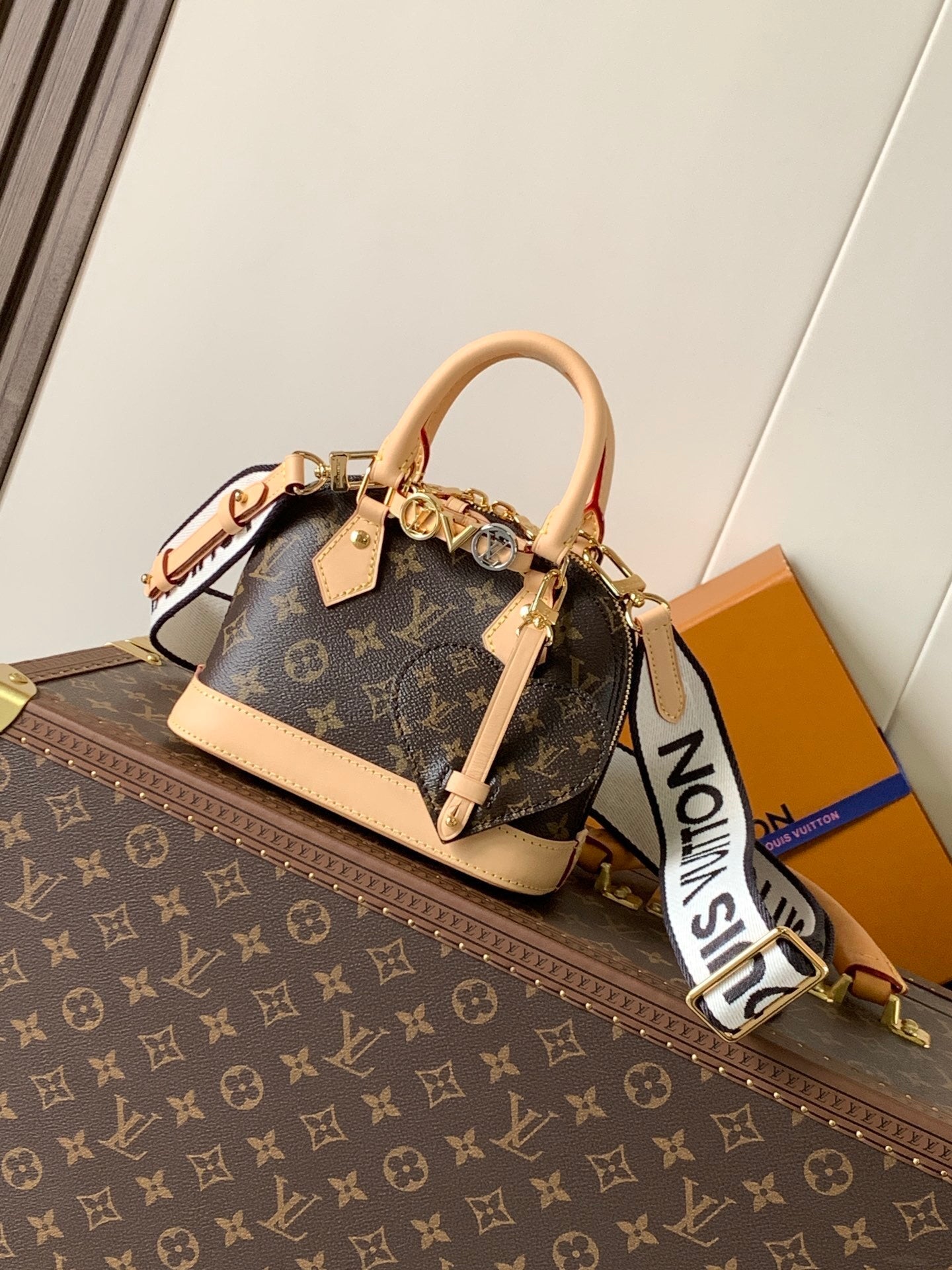 1:1 Replica LV Shell Bag
