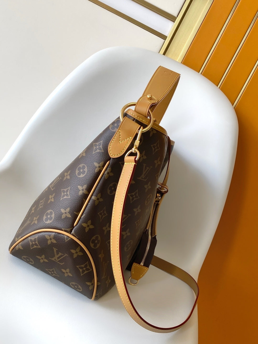 1:1 Replica LV crossbody bag