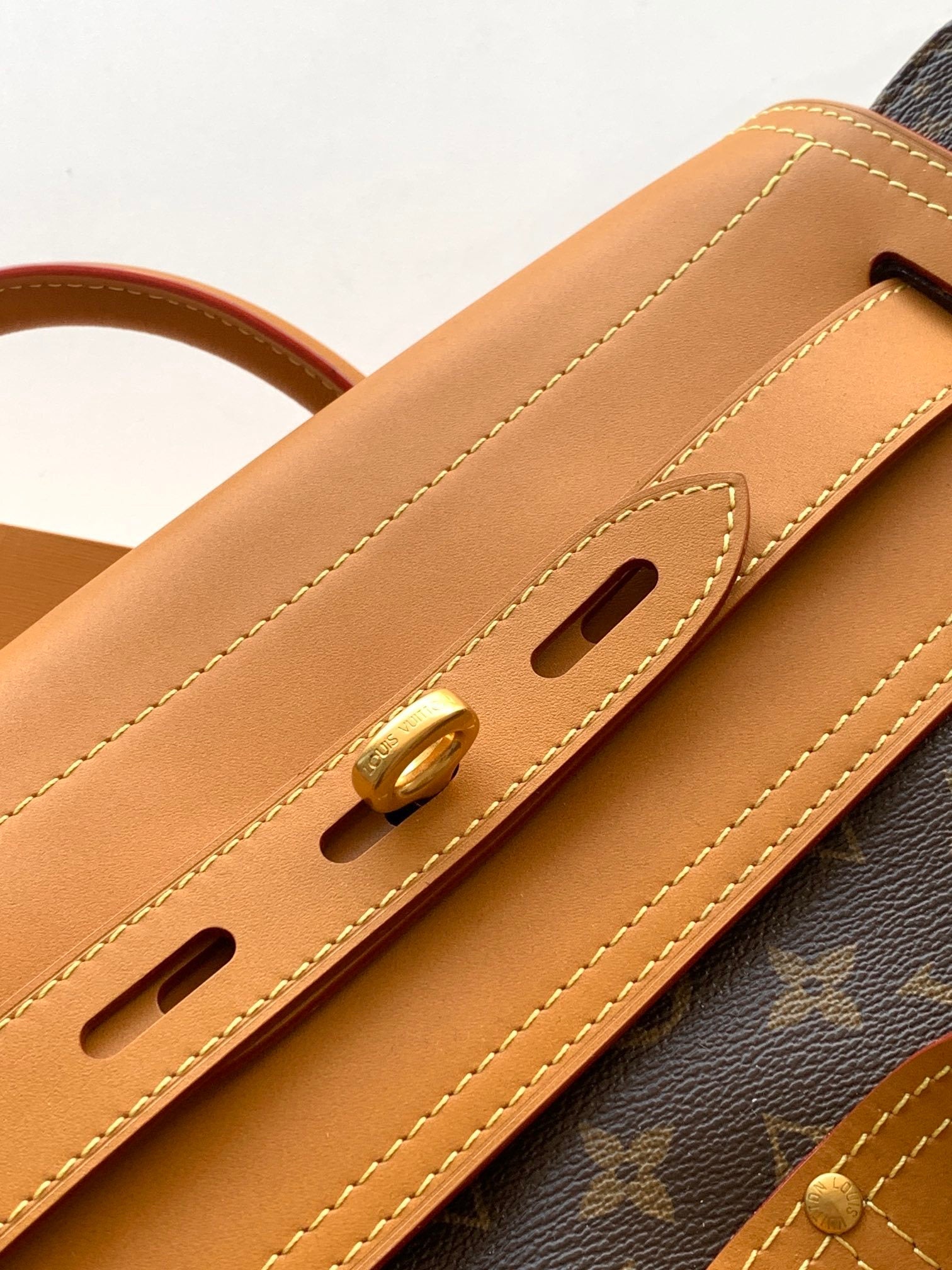 1:1 Replica LV Handheld crossbody bag