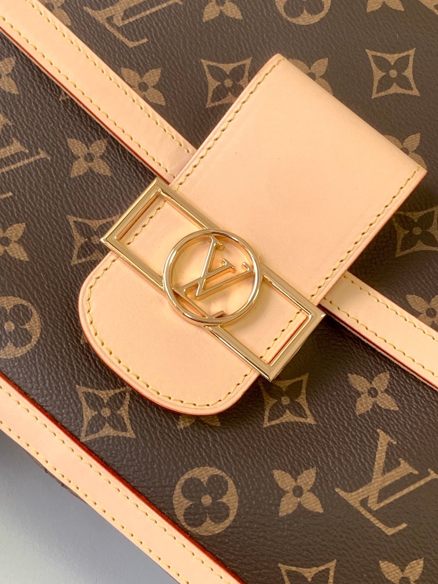 1:1 Replica LV crossbody bag